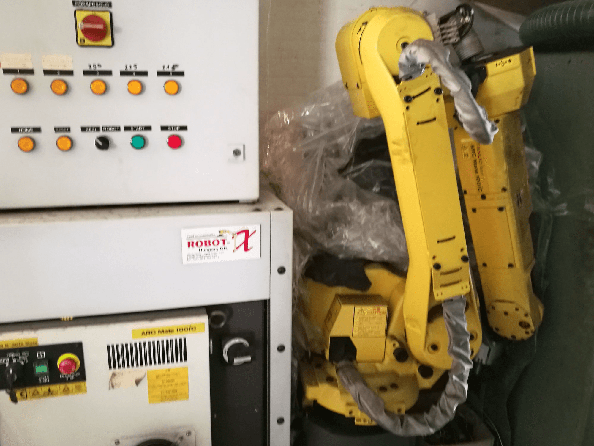 A FANUC ARC Mate 100iC gép elölnézete