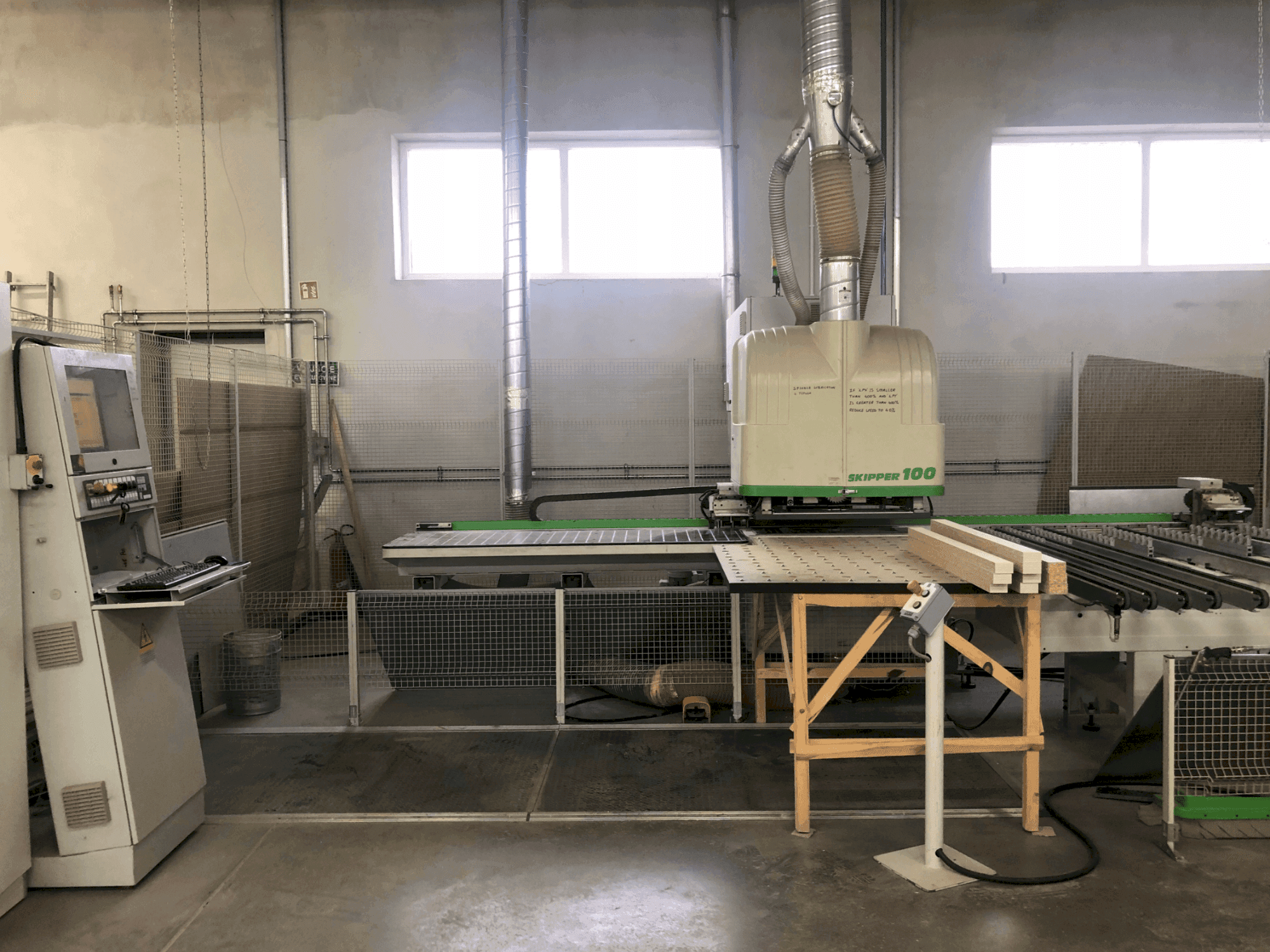 A BIESSE SKIPPER 100 gép elölnézete