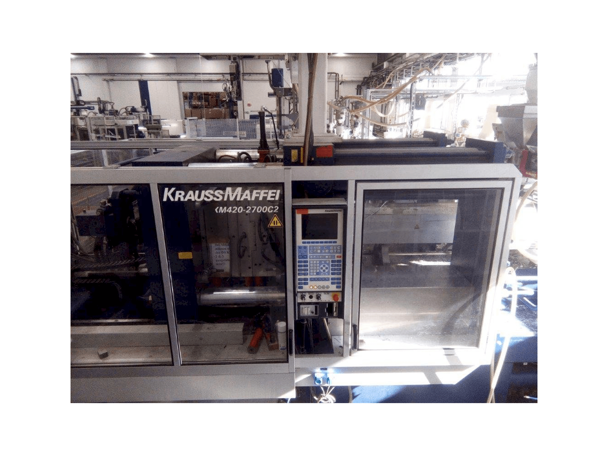 A Krauss Maffei KM 420/2700 C2 gép elölnézete