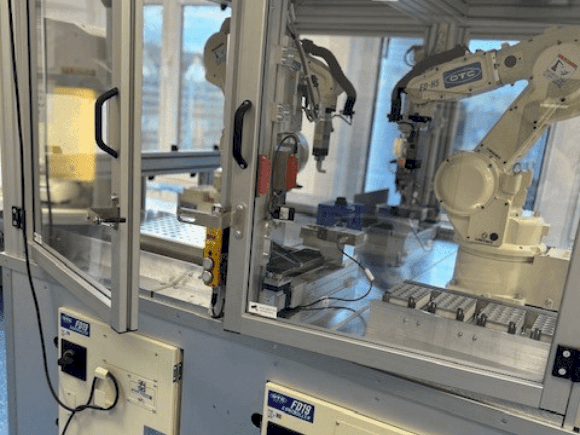 A OTC Daihen NH52-NEFC gép elölnézete