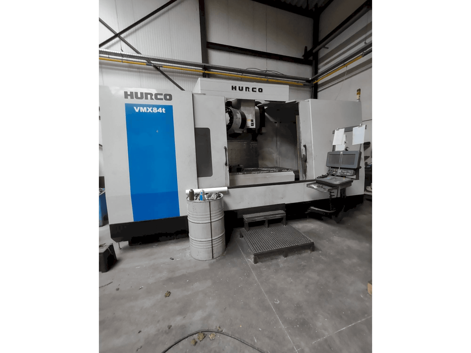 A Hurco VMX 84t gép elölnézete