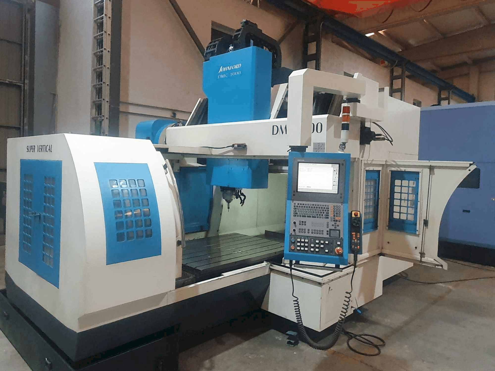 A Johnford DMC-1600 gép elölnézete