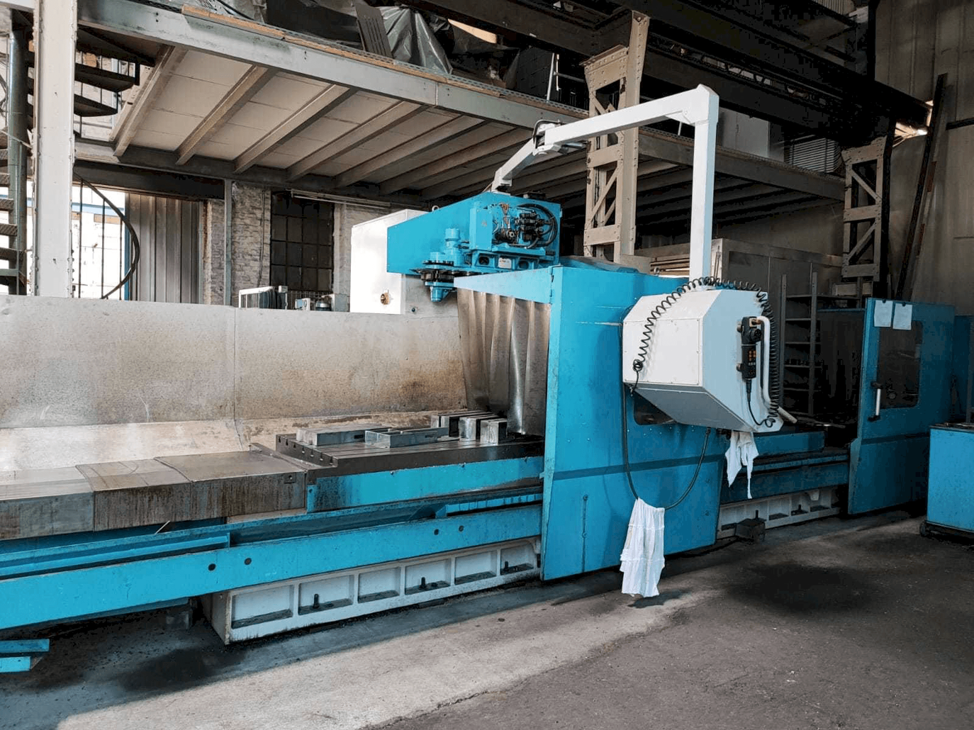 A MTE BF 4200 gép elölnézete