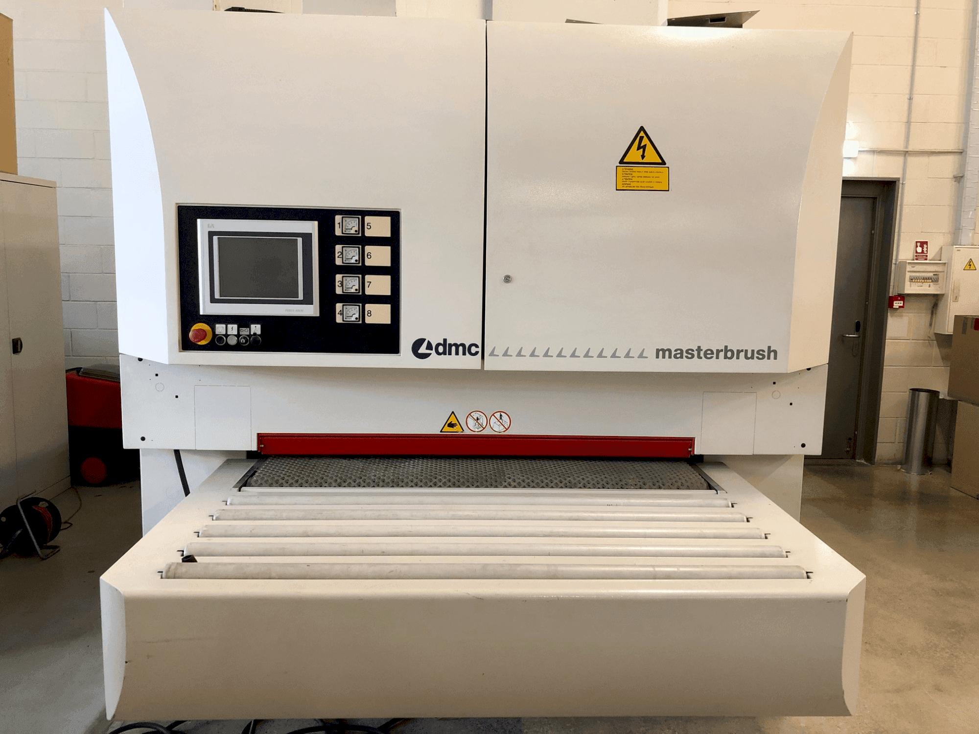 A DMC MASTERBRUSH MB 1350 M4 (2011) gép elölnézete