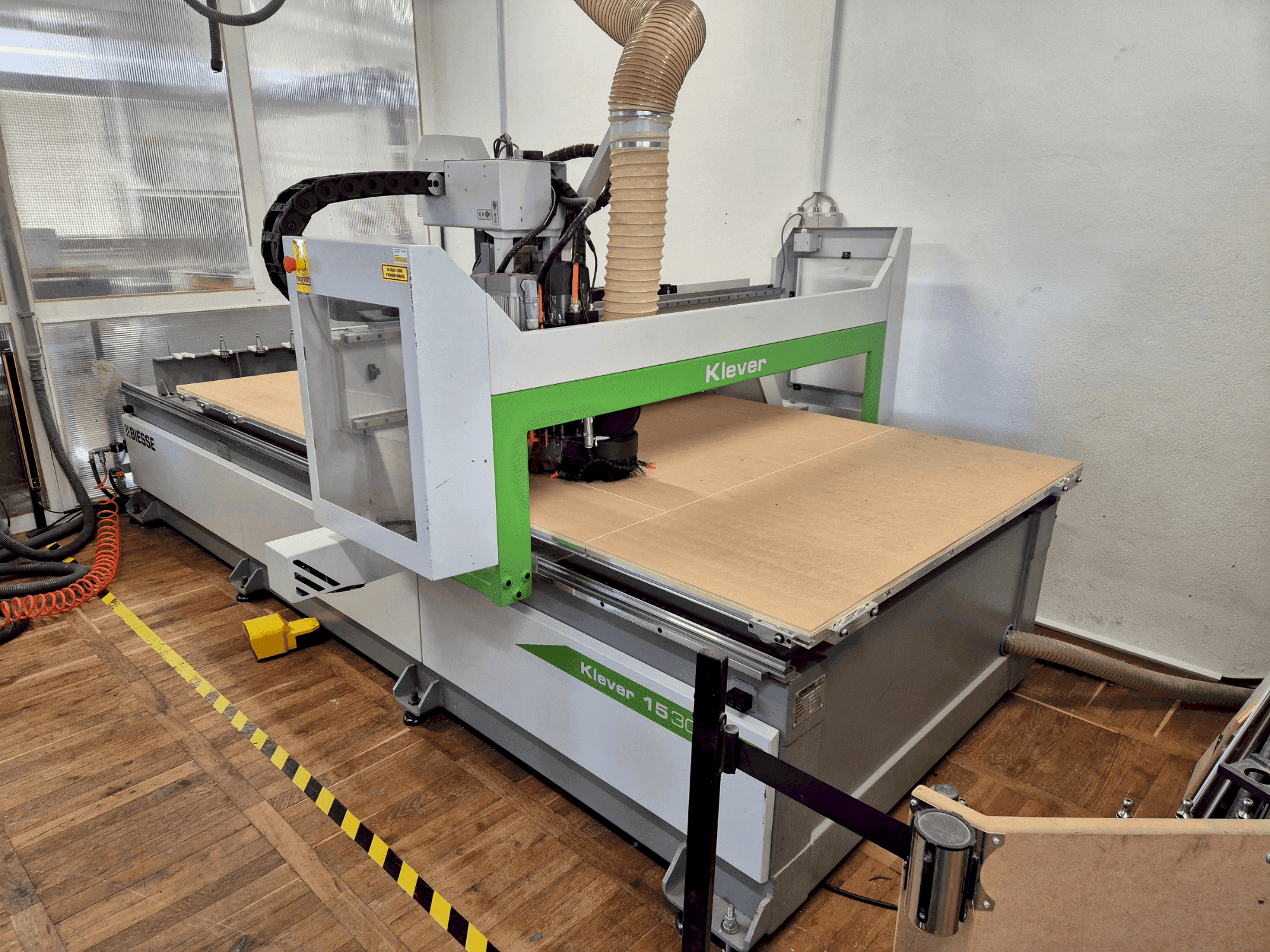 A BIESSE Klever 1530 G FT gép elölnézete