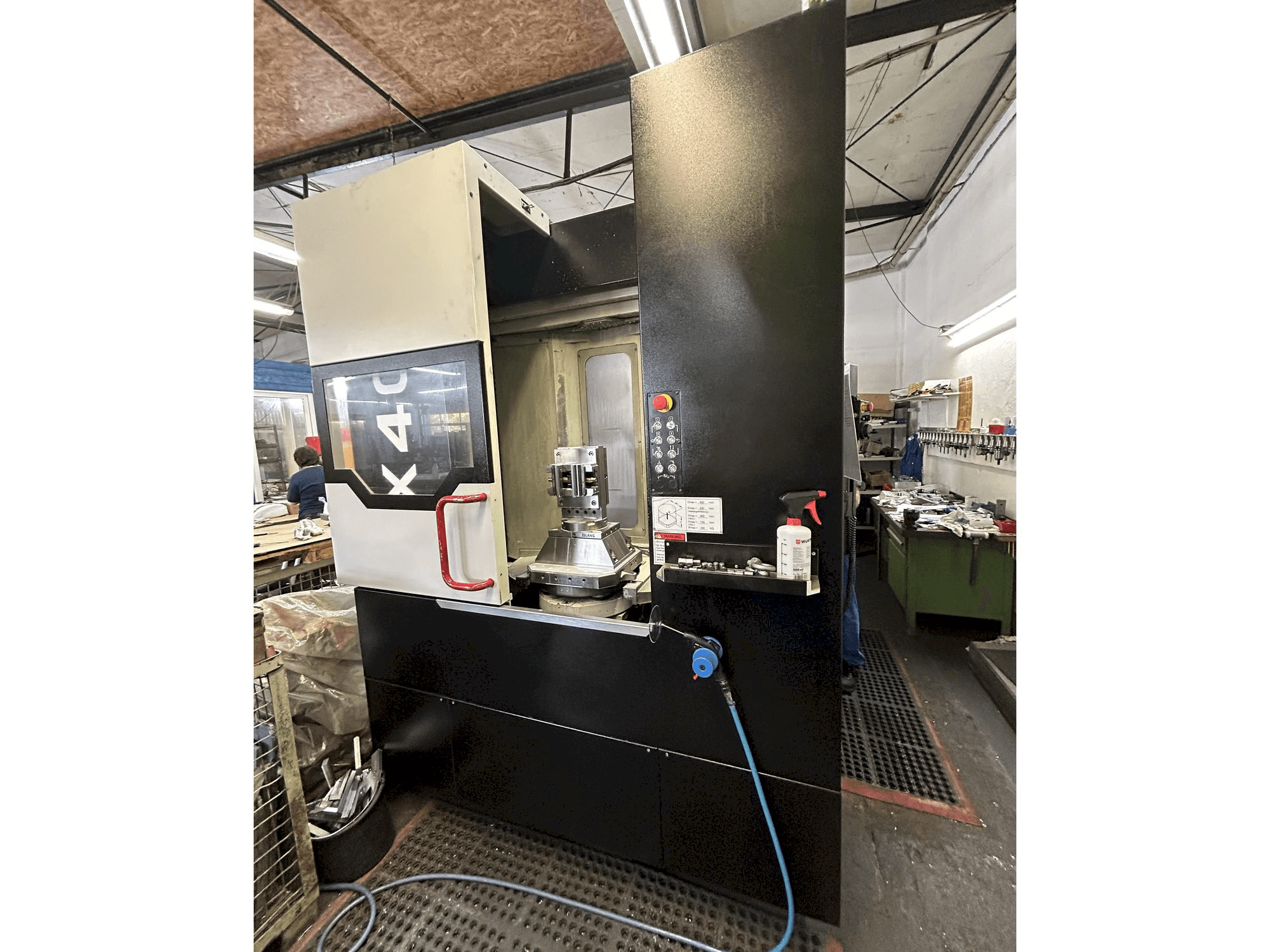 A Quaser HX404 gép elölnézete