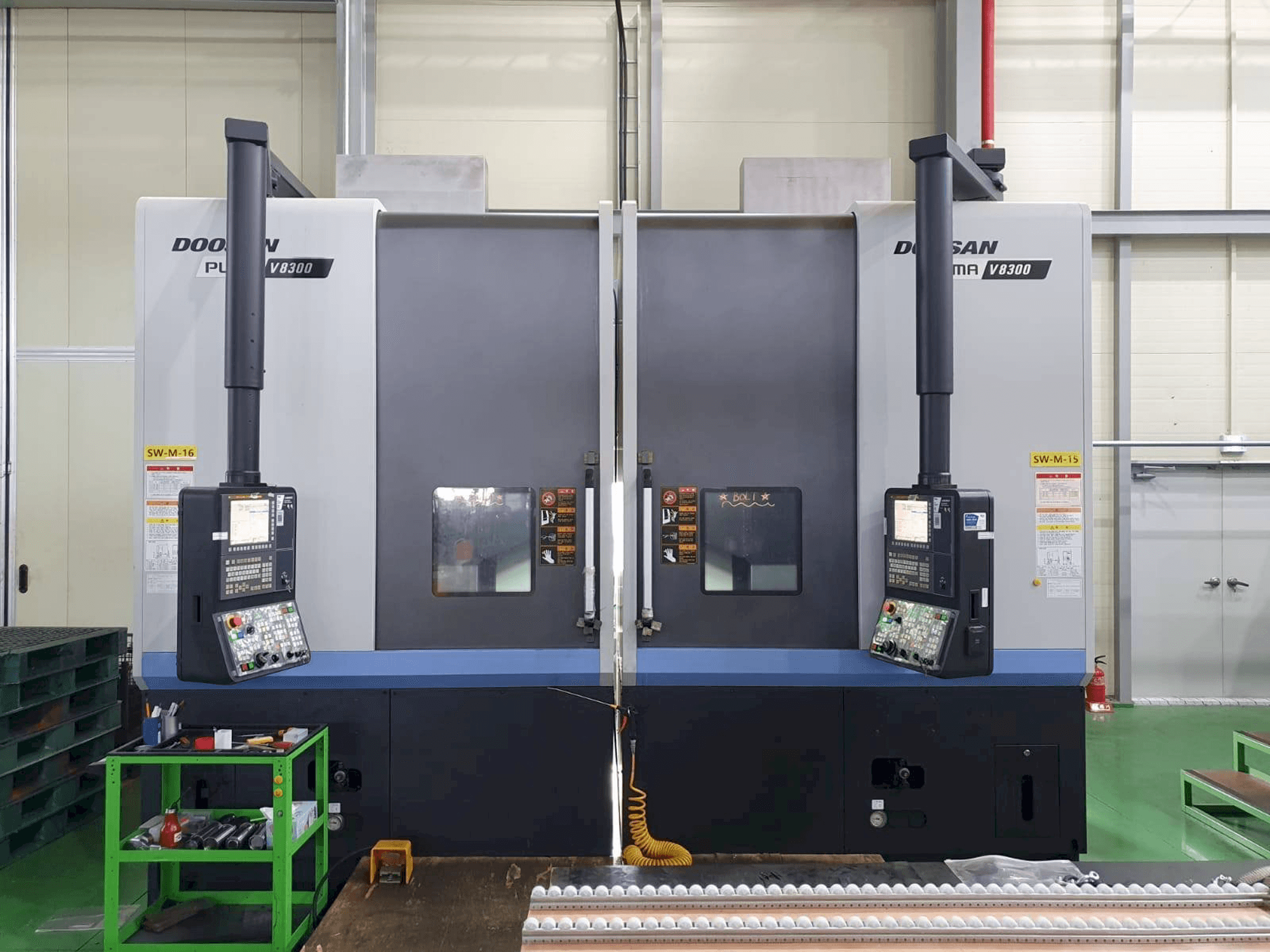 A Doosan V8300R gép elölnézete