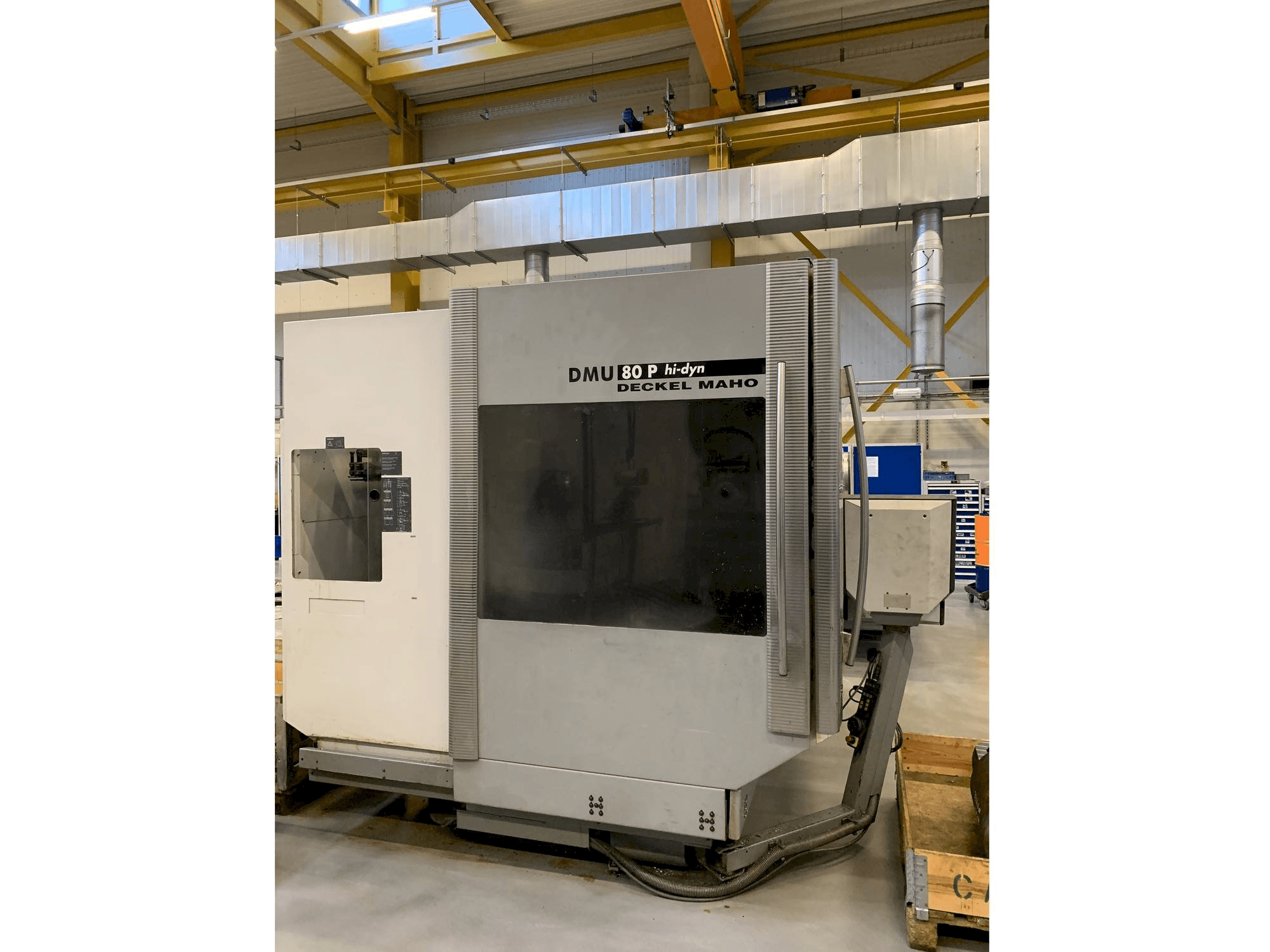 A DECKEL MAHO DMU 80 P hi-dyn gép elölnézete