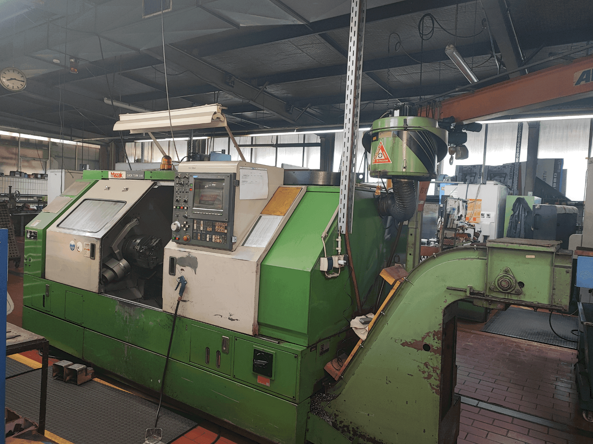 A Mazak QT 35N gép elölnézete