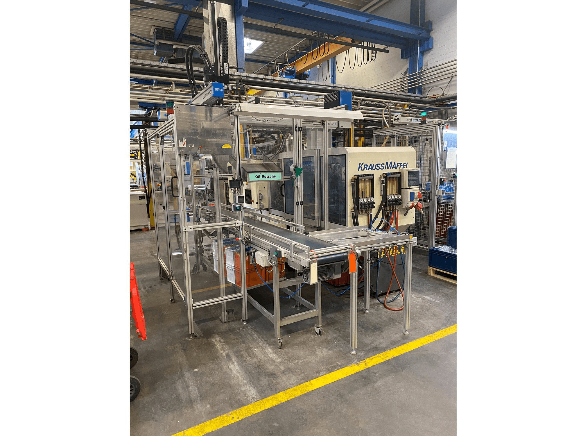 A Krauss Maffei 80-390 C2 gép elölnézete