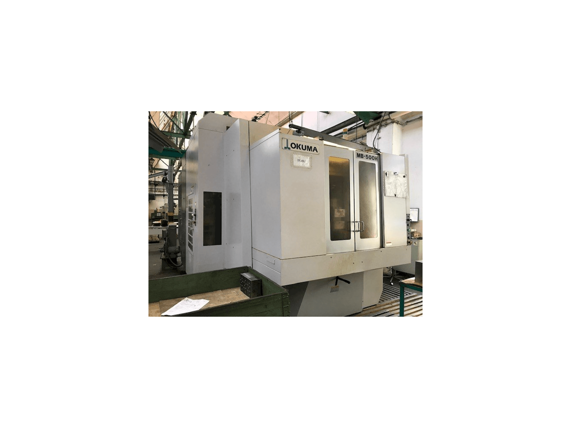 A Okuma MB-500H gép elölnézete