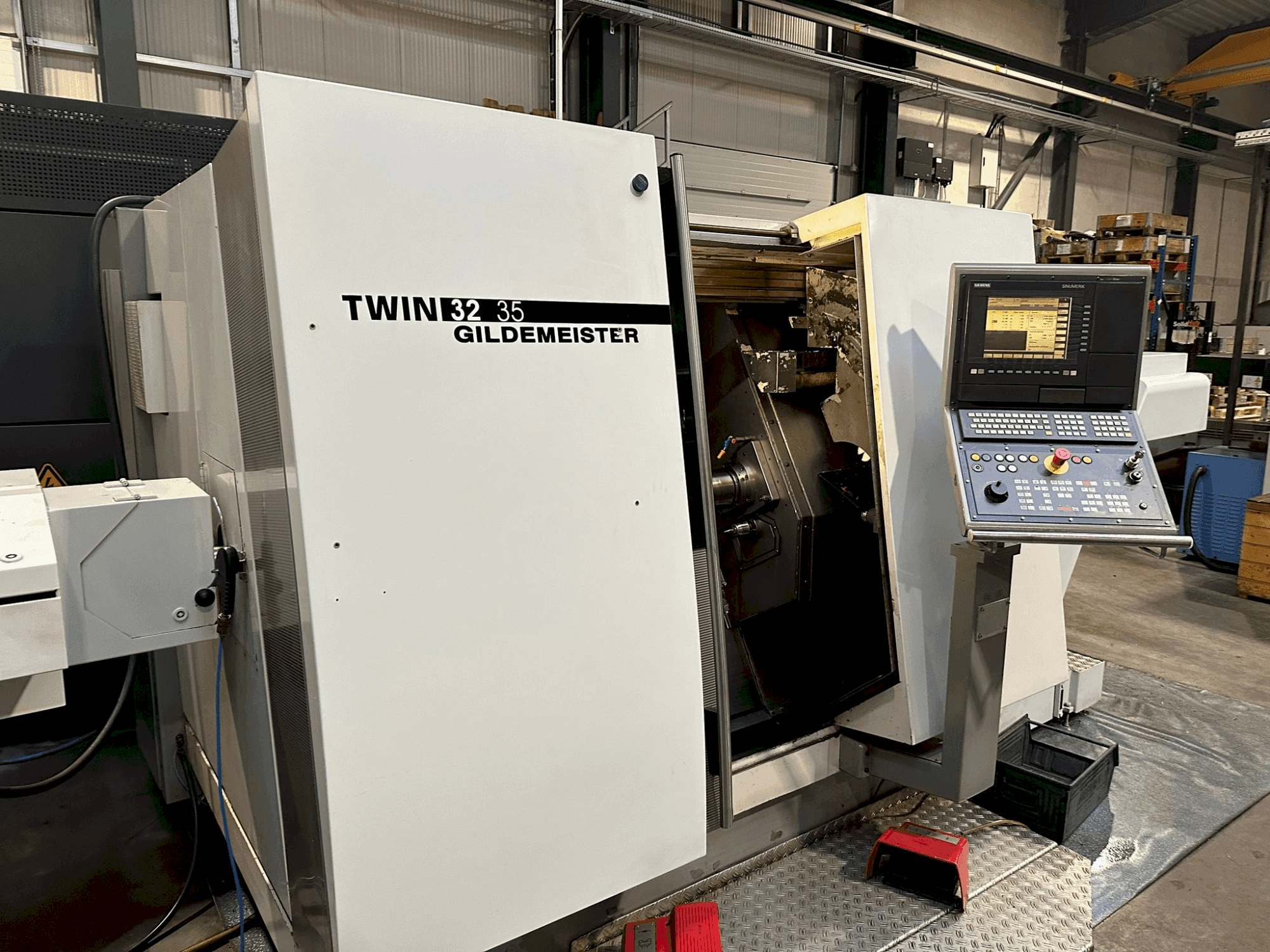 A Gildemeister TWIN 32 gép elölnézete