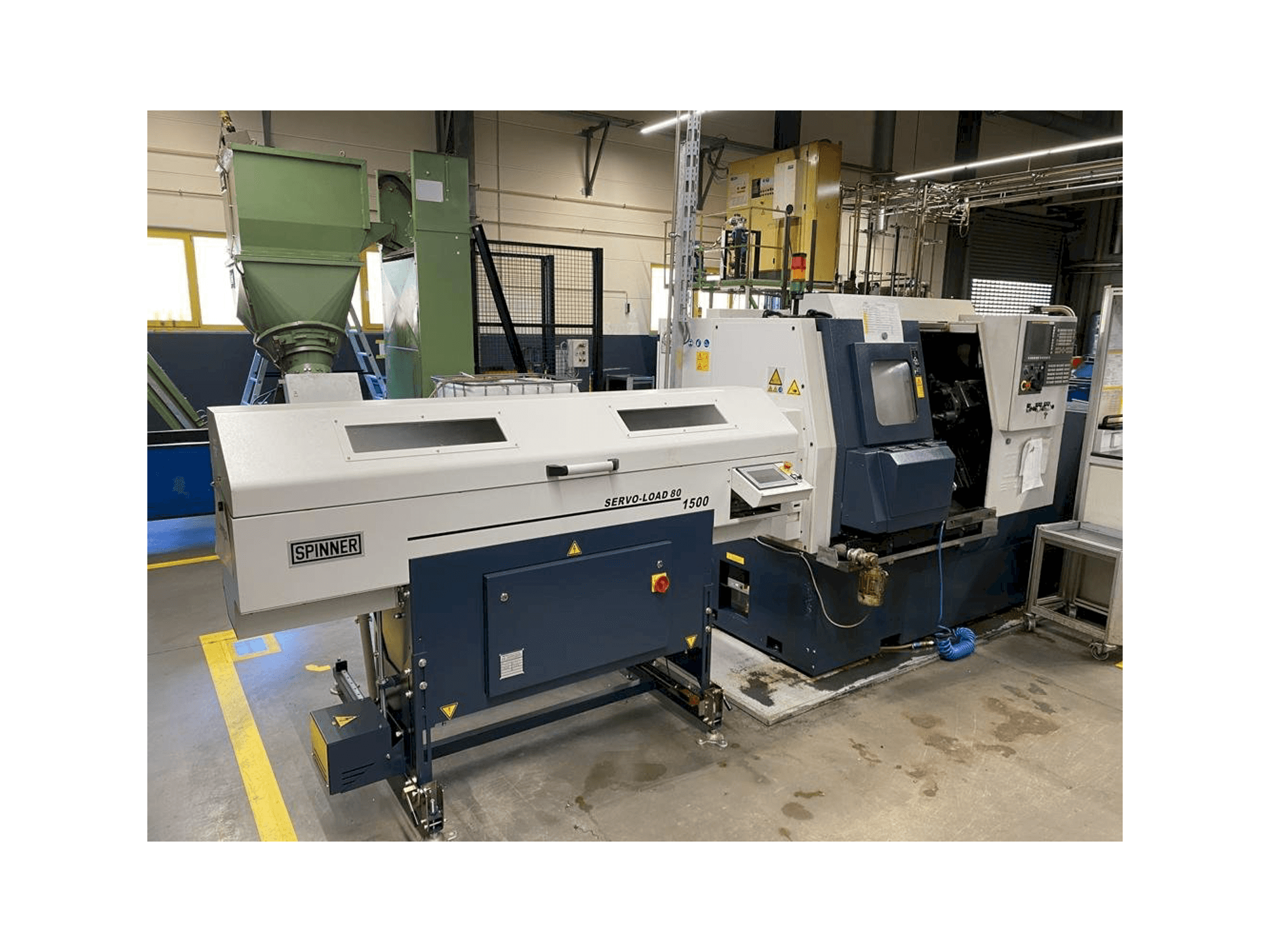 A SPINNER TC400-52 gép elölnézete