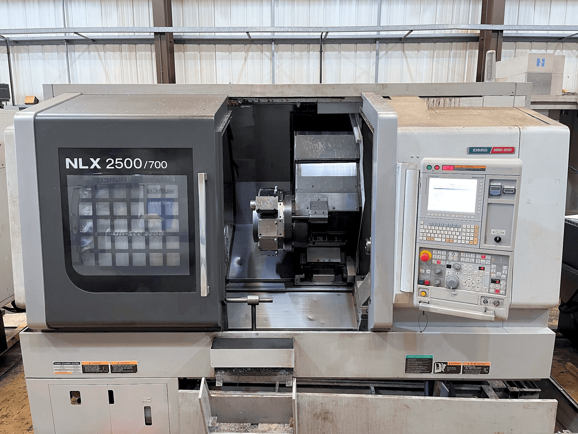 A MORI SEIKI NLX2500Y-700 gép elölnézete