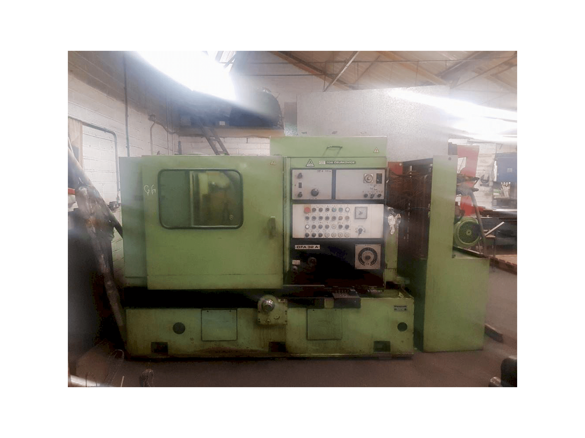 A TOS OFA 32 A gép elölnézete