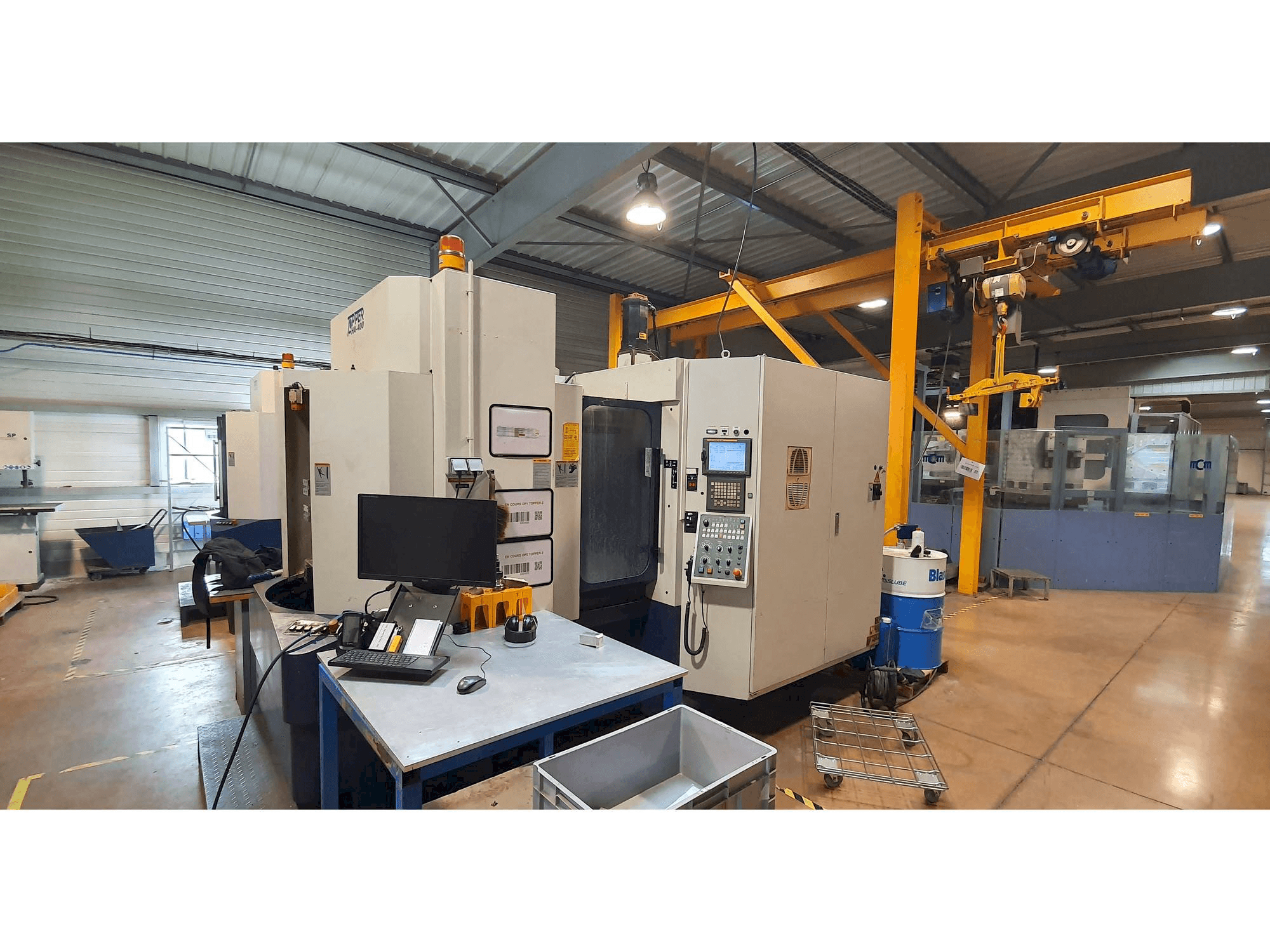 A Tongtai H400 gép elölnézete