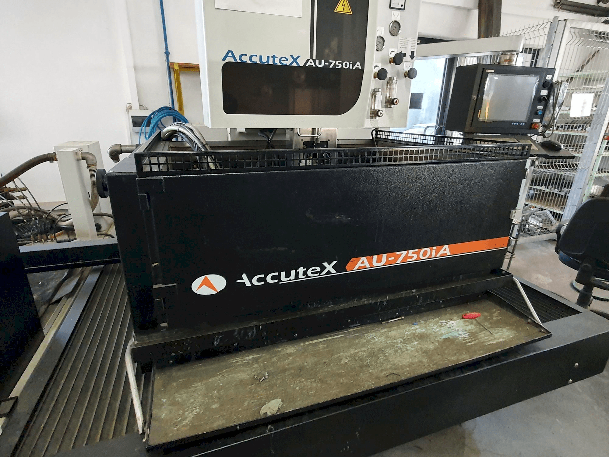 A AccuteX AU-750iA gép elölnézete