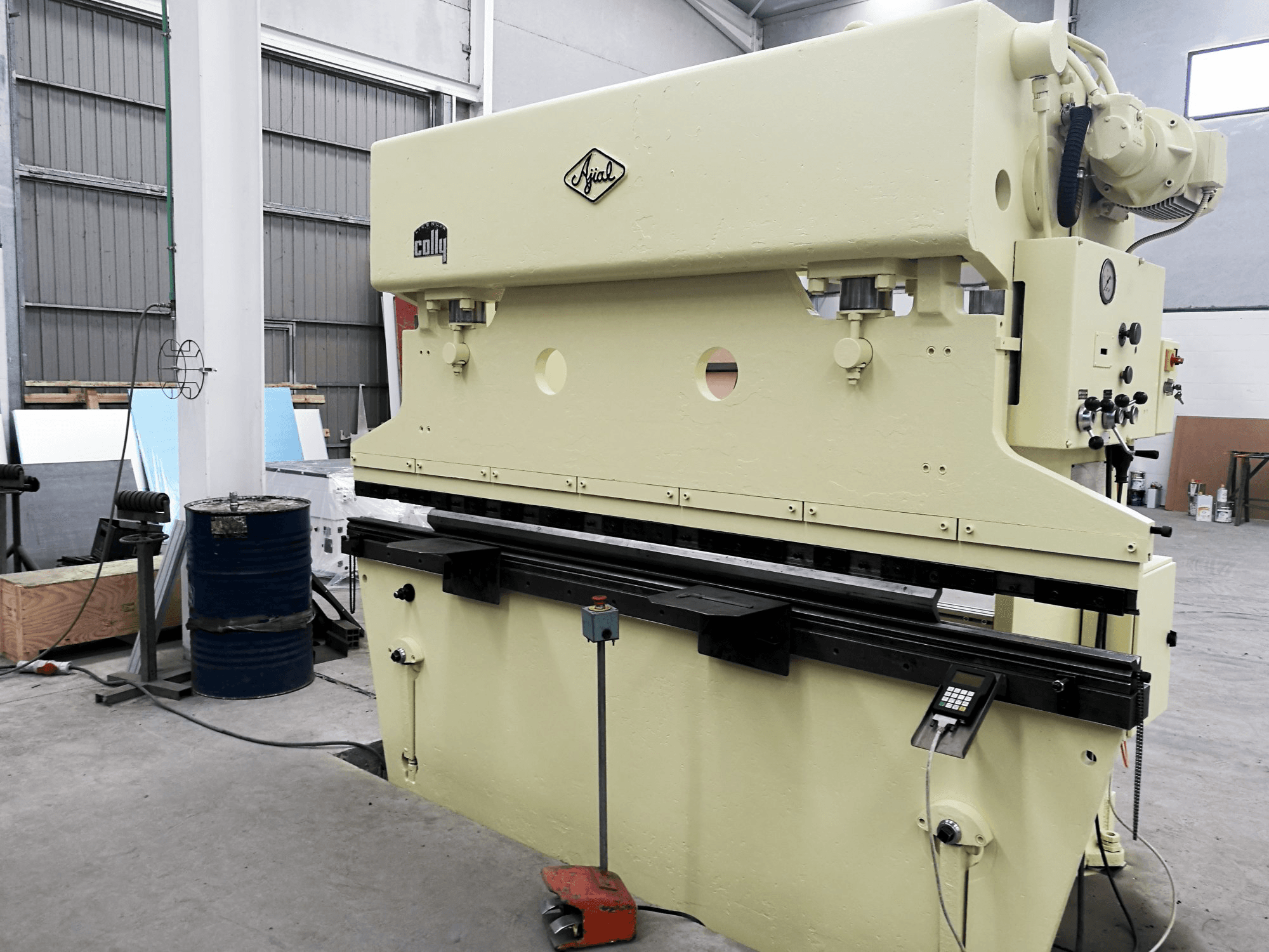 A Ajial Colly 89 gép jobb nézete