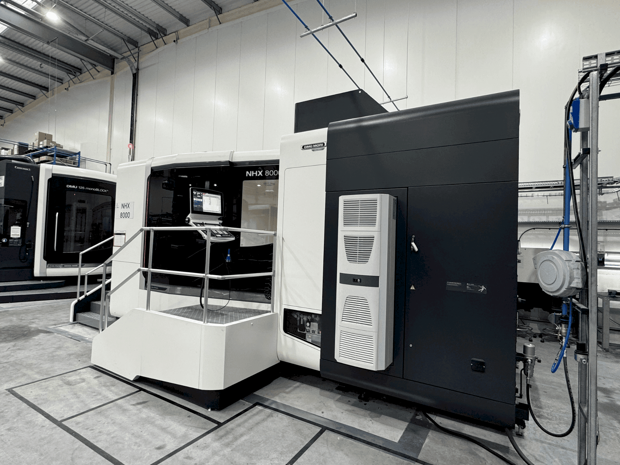A DMG MORI NHX 8000 gép elölnézete