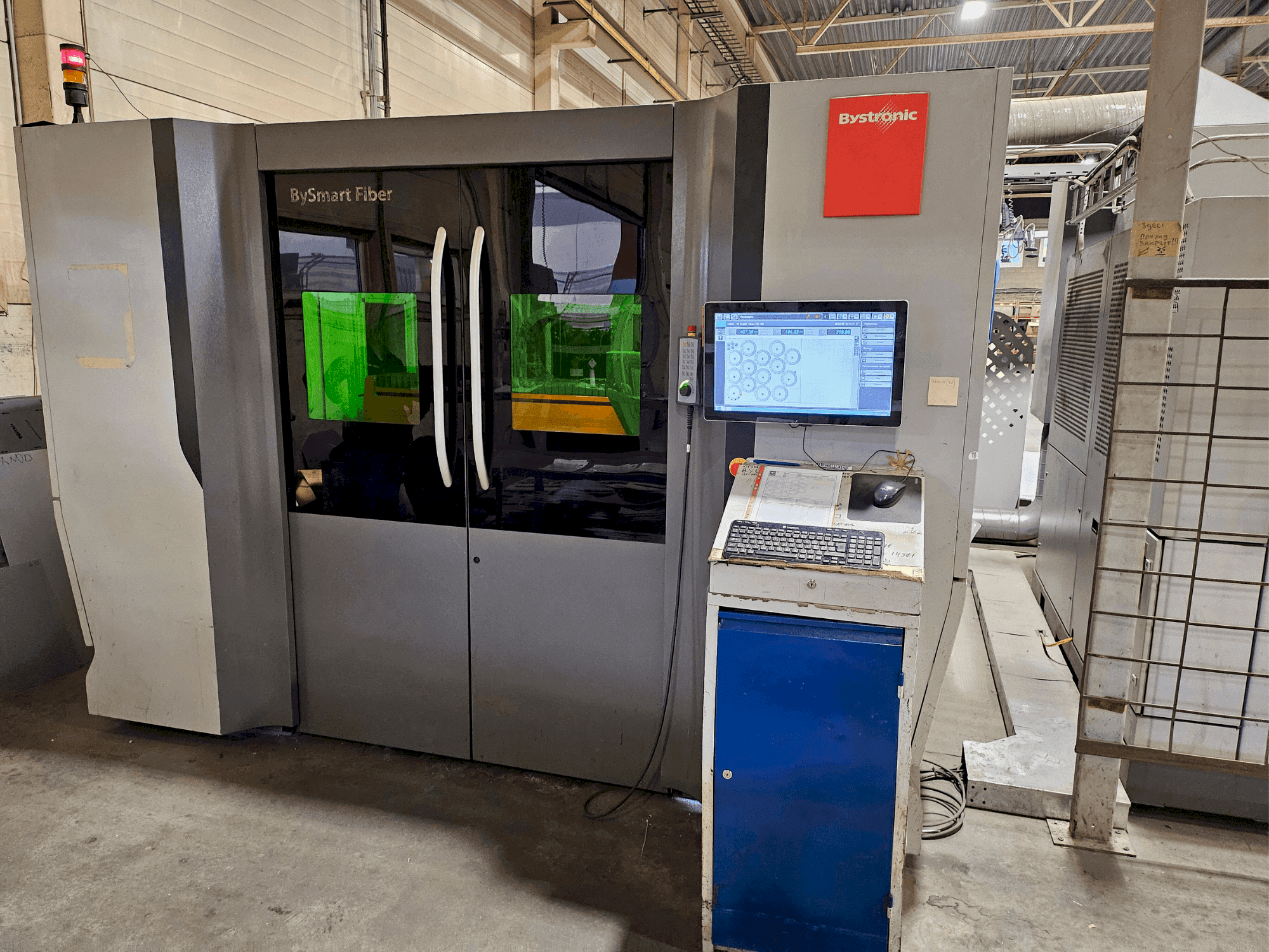 A Bystronic BySmart Fiber 3015 6KW gép elölnézete