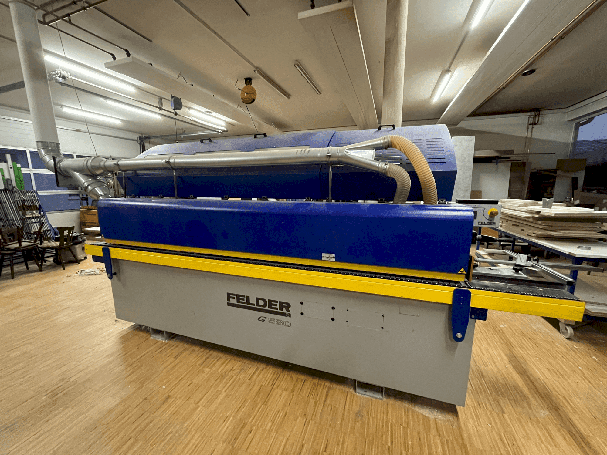 A FELDER MG580 gép elölnézete