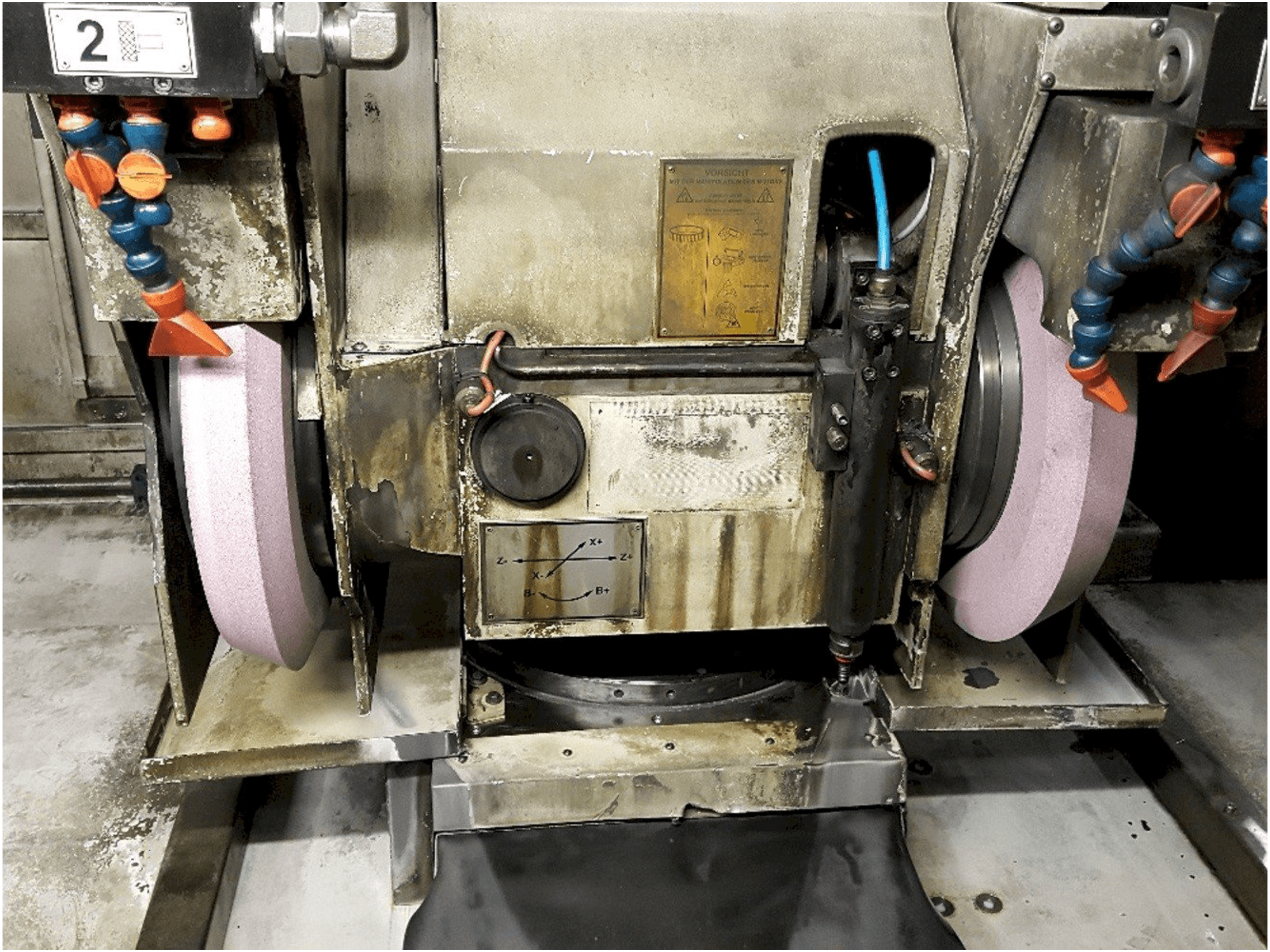 A DANOBAT WT-62-3B gép elölnézete