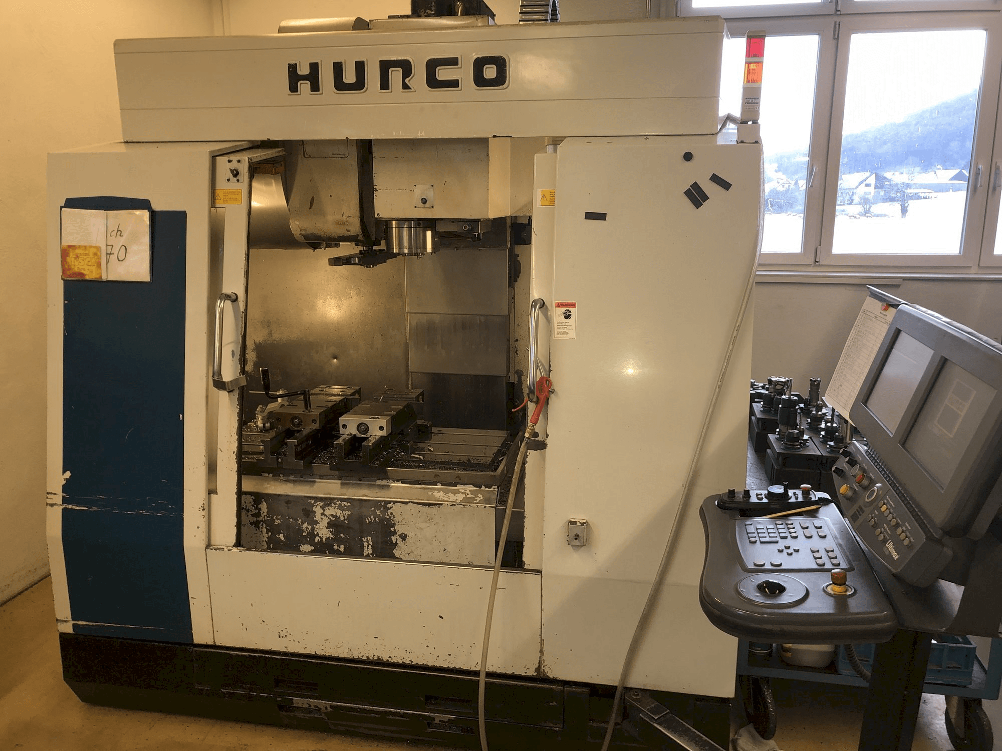 A Hurco BMC 30M gép elölnézete