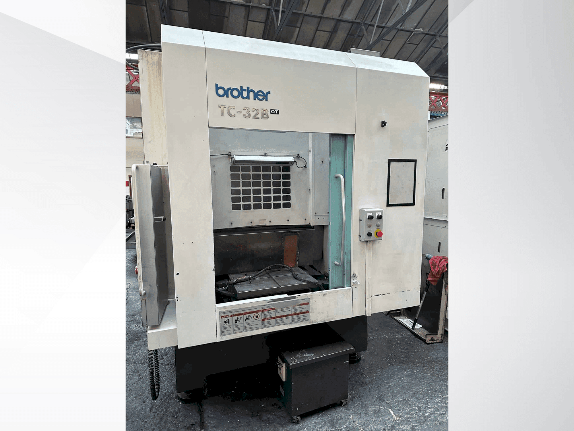 A Brother TC-32B QT gép elölnézete