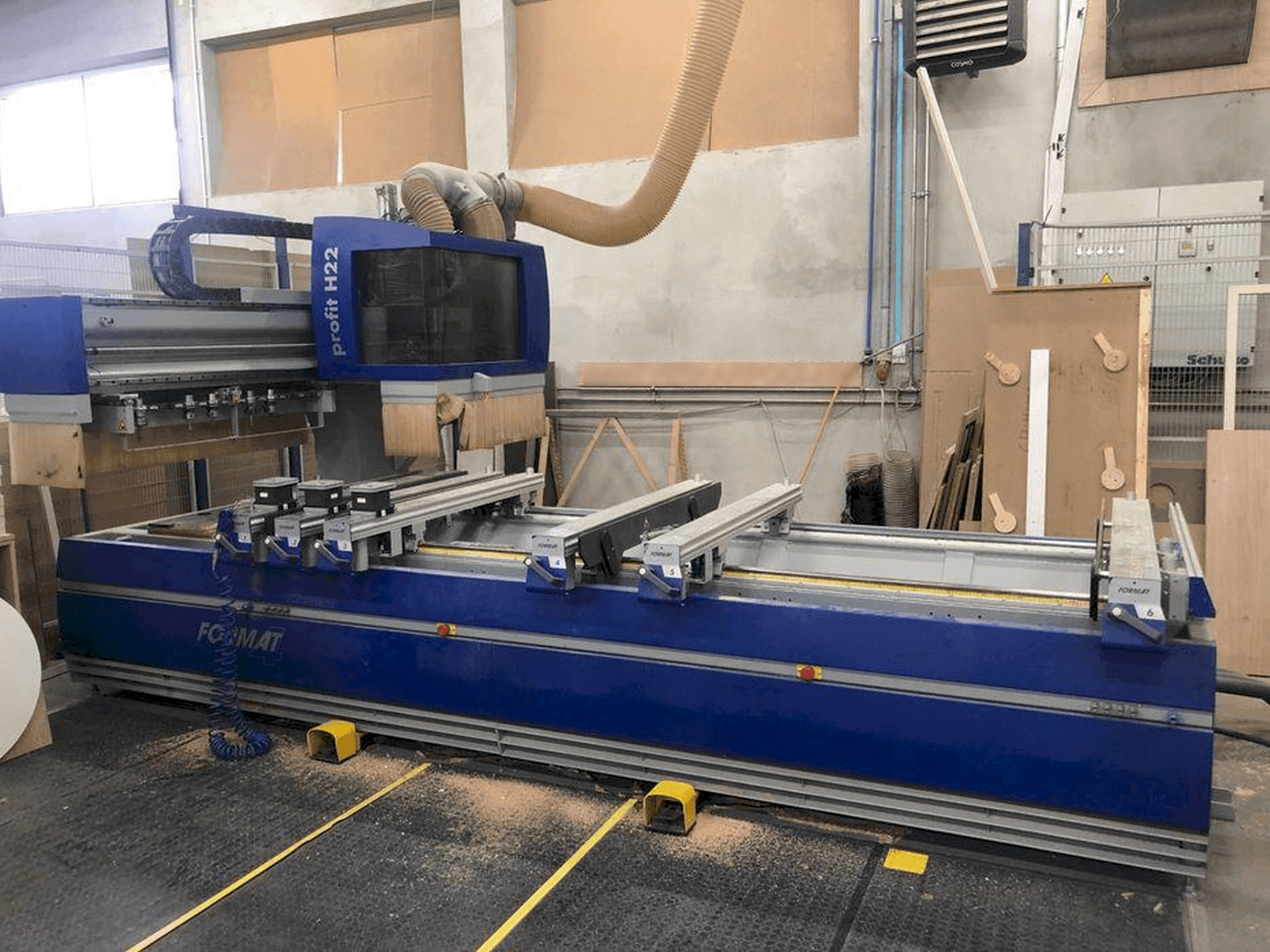 A FORMAT4 Profit H22 gép elölnézete