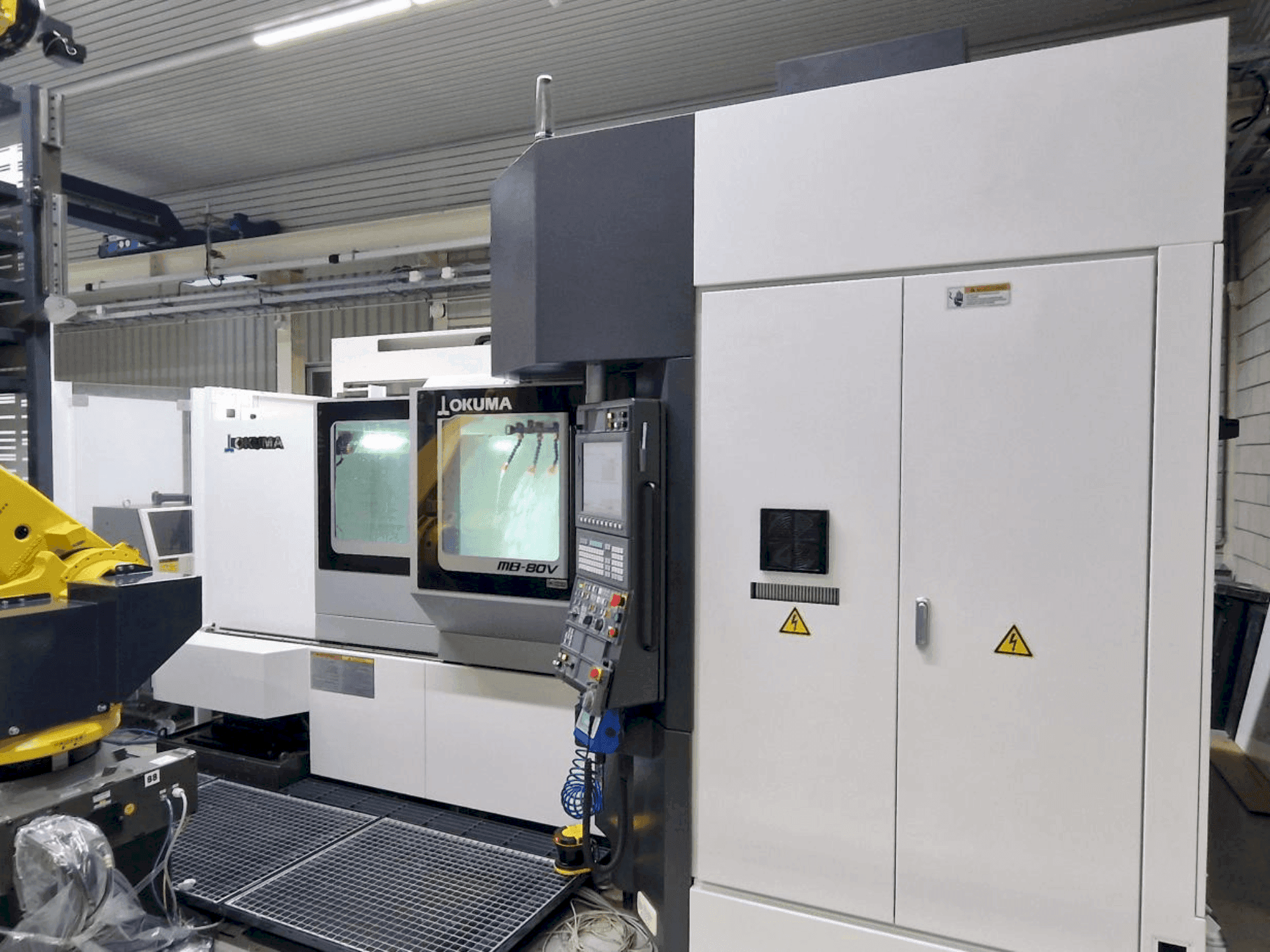 A Okuma MB 80V gép elölnézete
