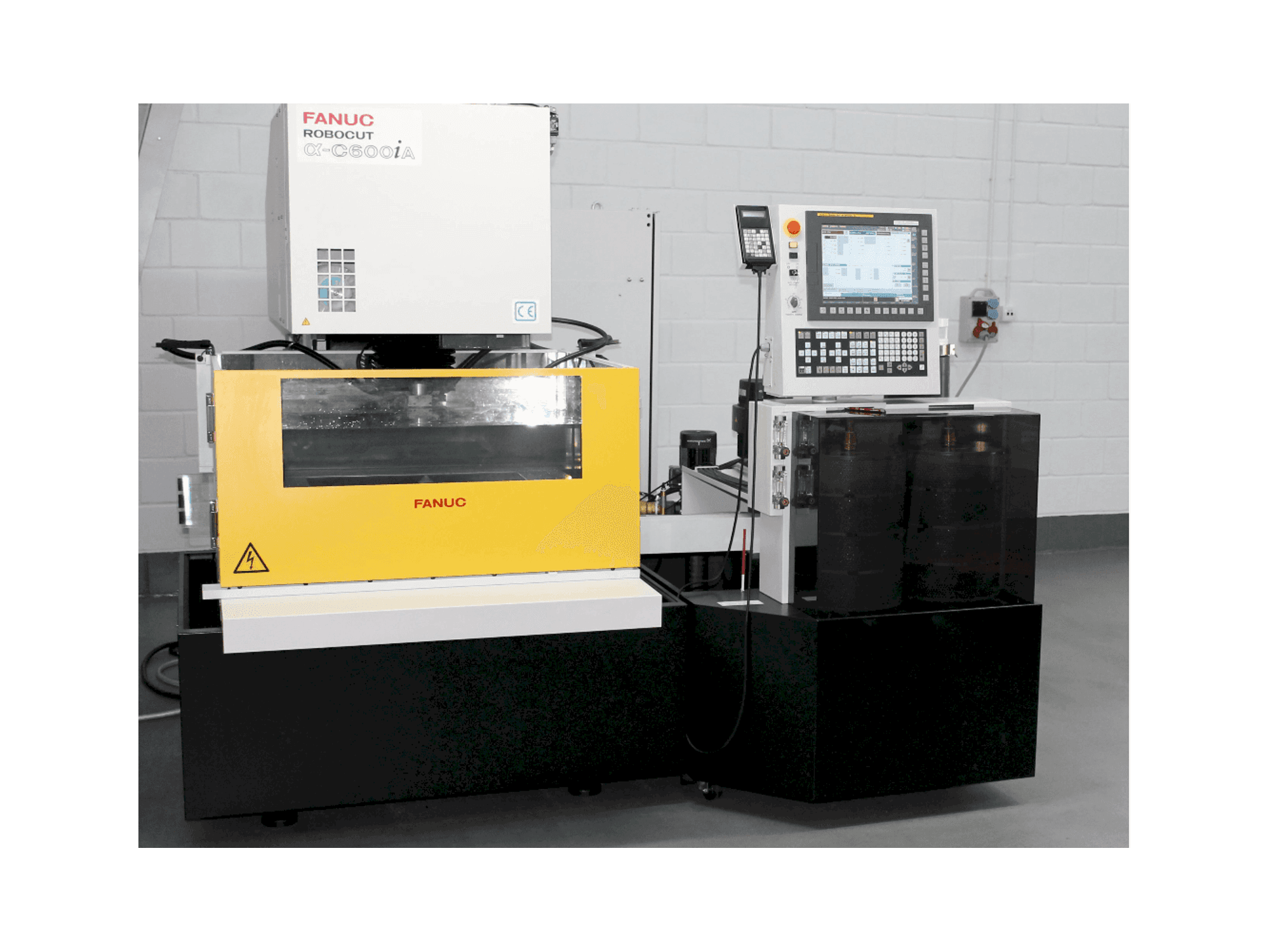 A FANUC RoboCut Alfa C600iA gép elölnézete