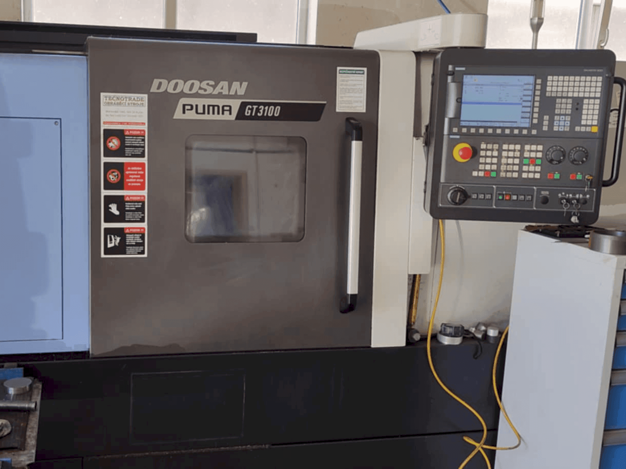A DOOSAN Puma GT3100 gép elölnézete