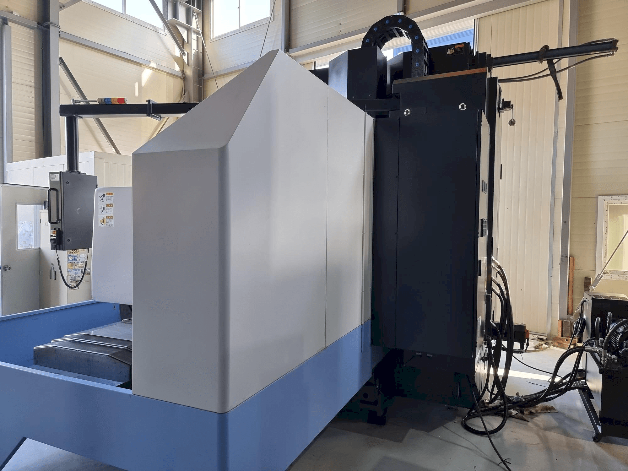 A Doosan VM 960L gép bal oldali nézete