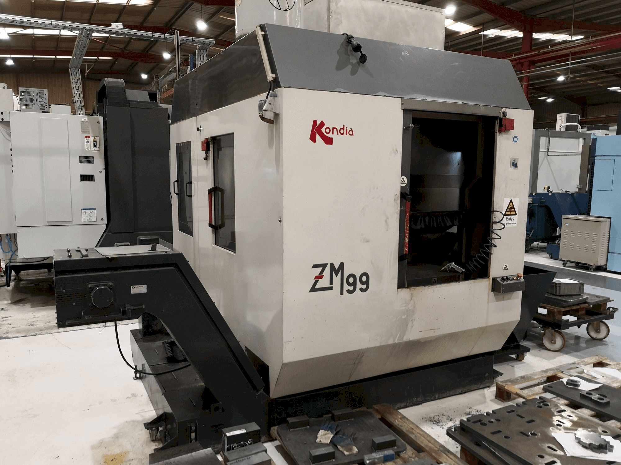 A KONDIA ZM99 gép elölnézete