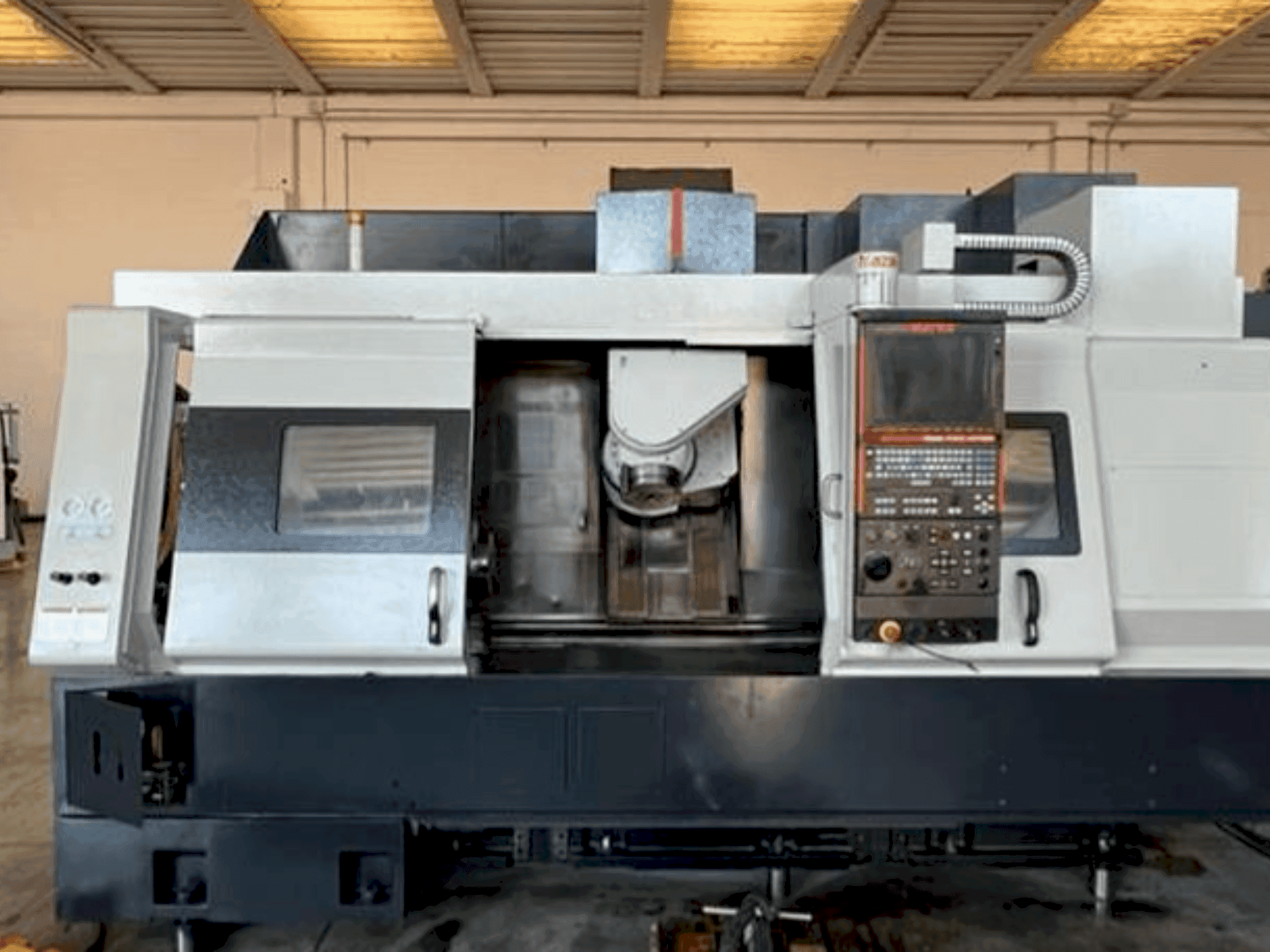 A Mazak INTEGREX 200 IV S (2007) gép elölnézete