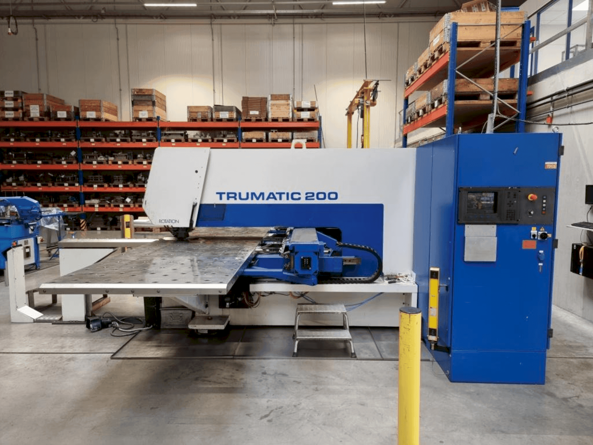 A TRUMPF Trumatic 200 gép elölnézete