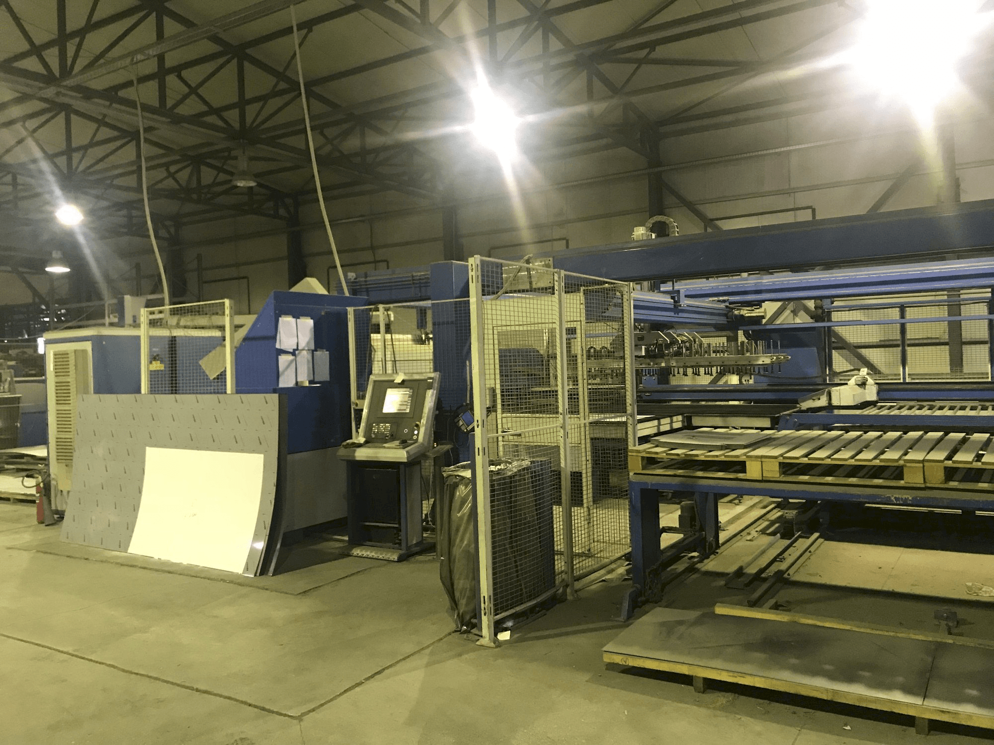 A Finn-Power LP6 gép elölnézete