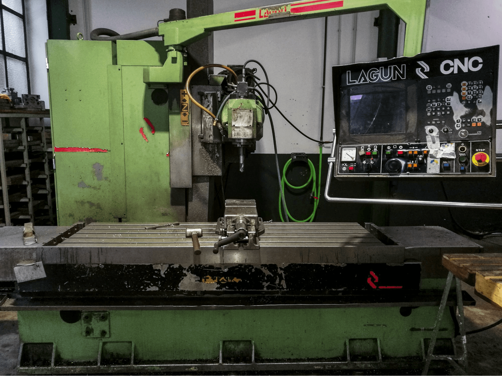 A Lagun FBF 1800 gép elölnézete