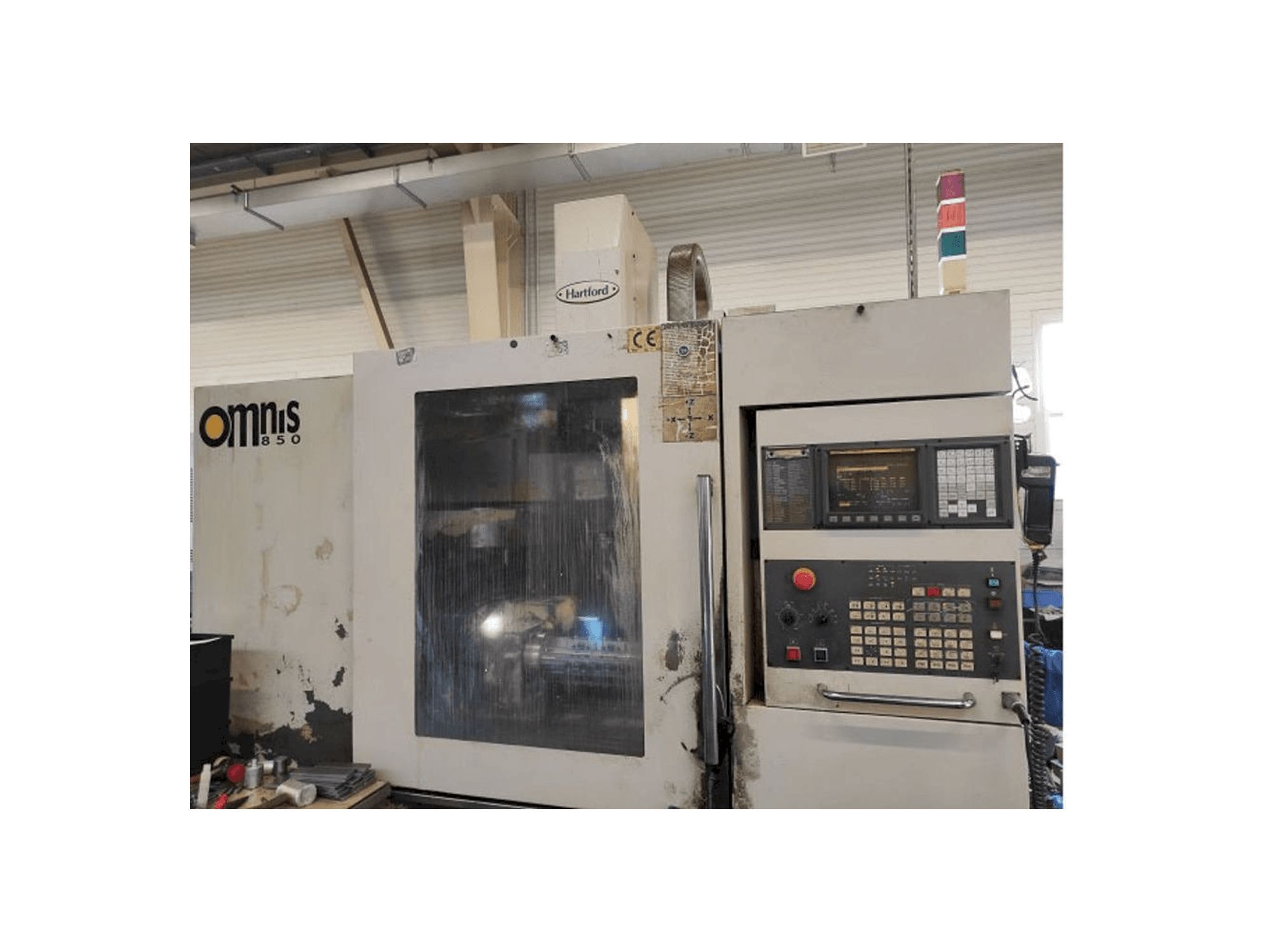 A Hartford Omnis 850 gép elölnézete