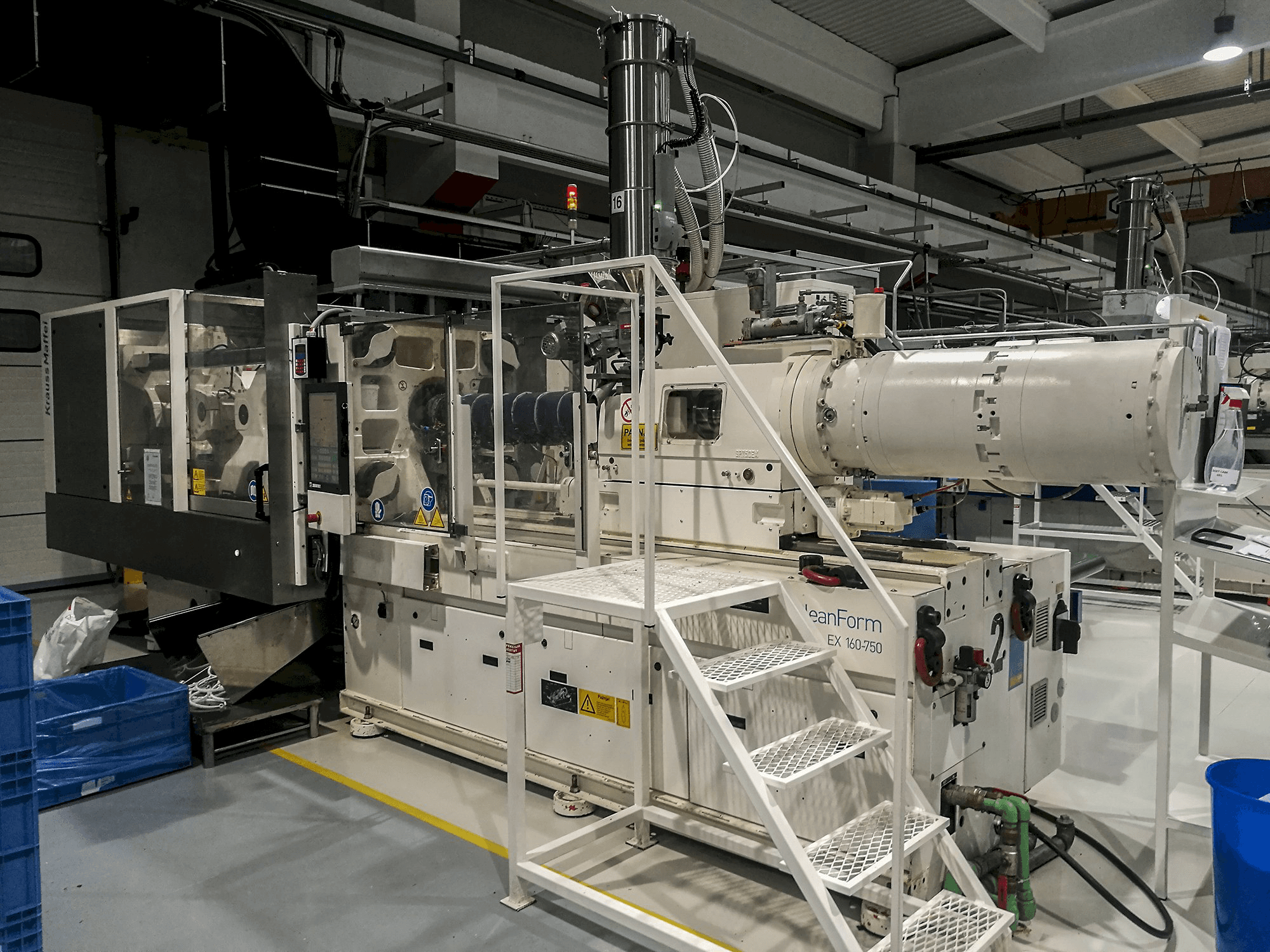 A Krauss Maffei 160-750 EX gép jobb nézete