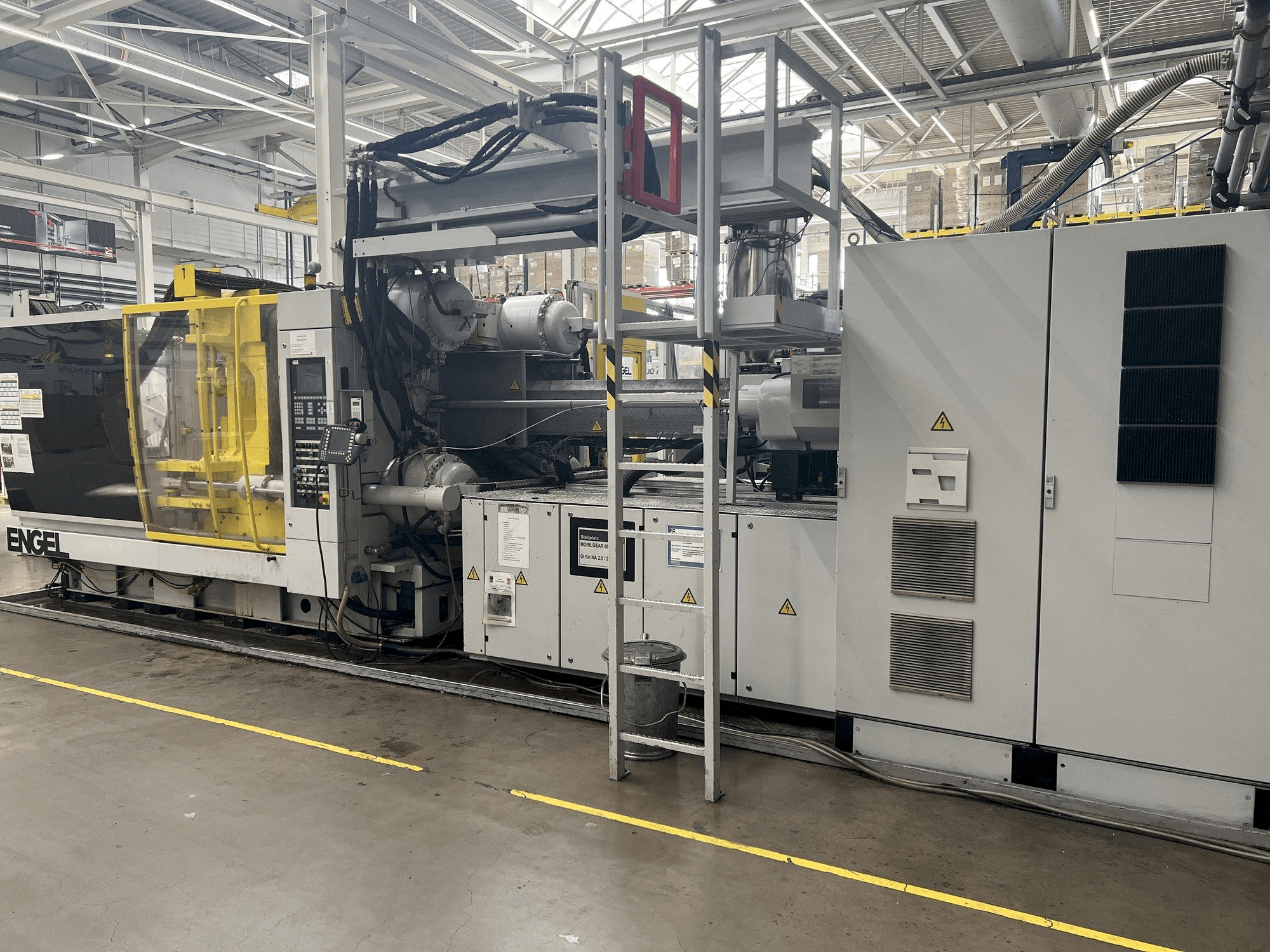 A Engel Duo 4550/650 gép elölnézete