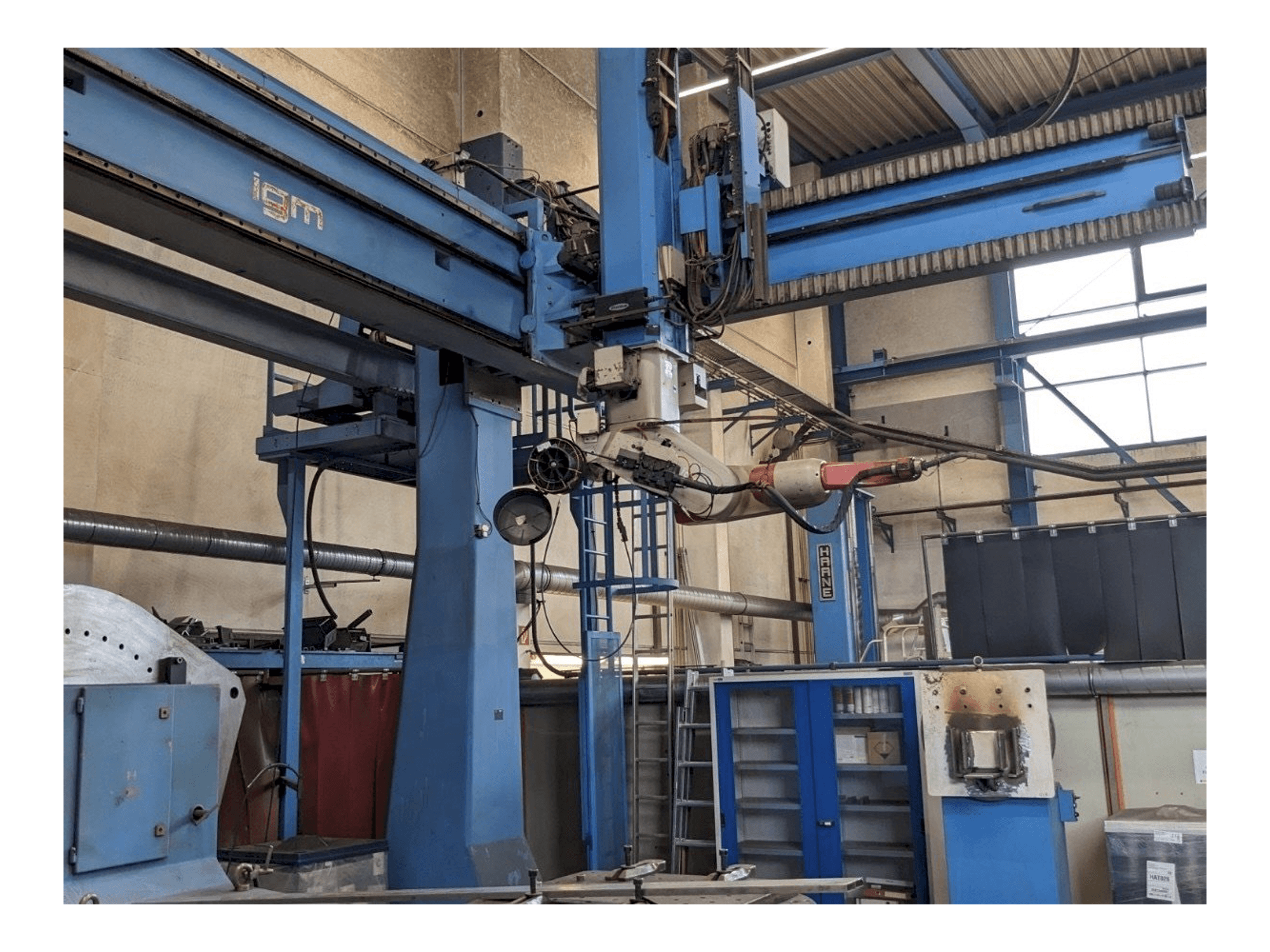 A IGM RTi 300-S gép elölnézete