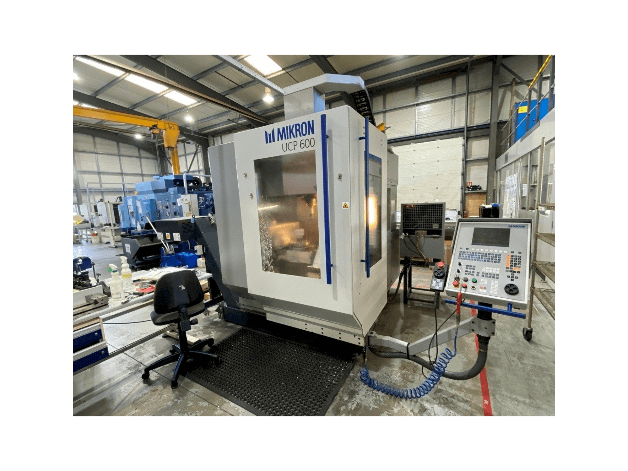 A MIKRON UCP 600 gép elölnézete