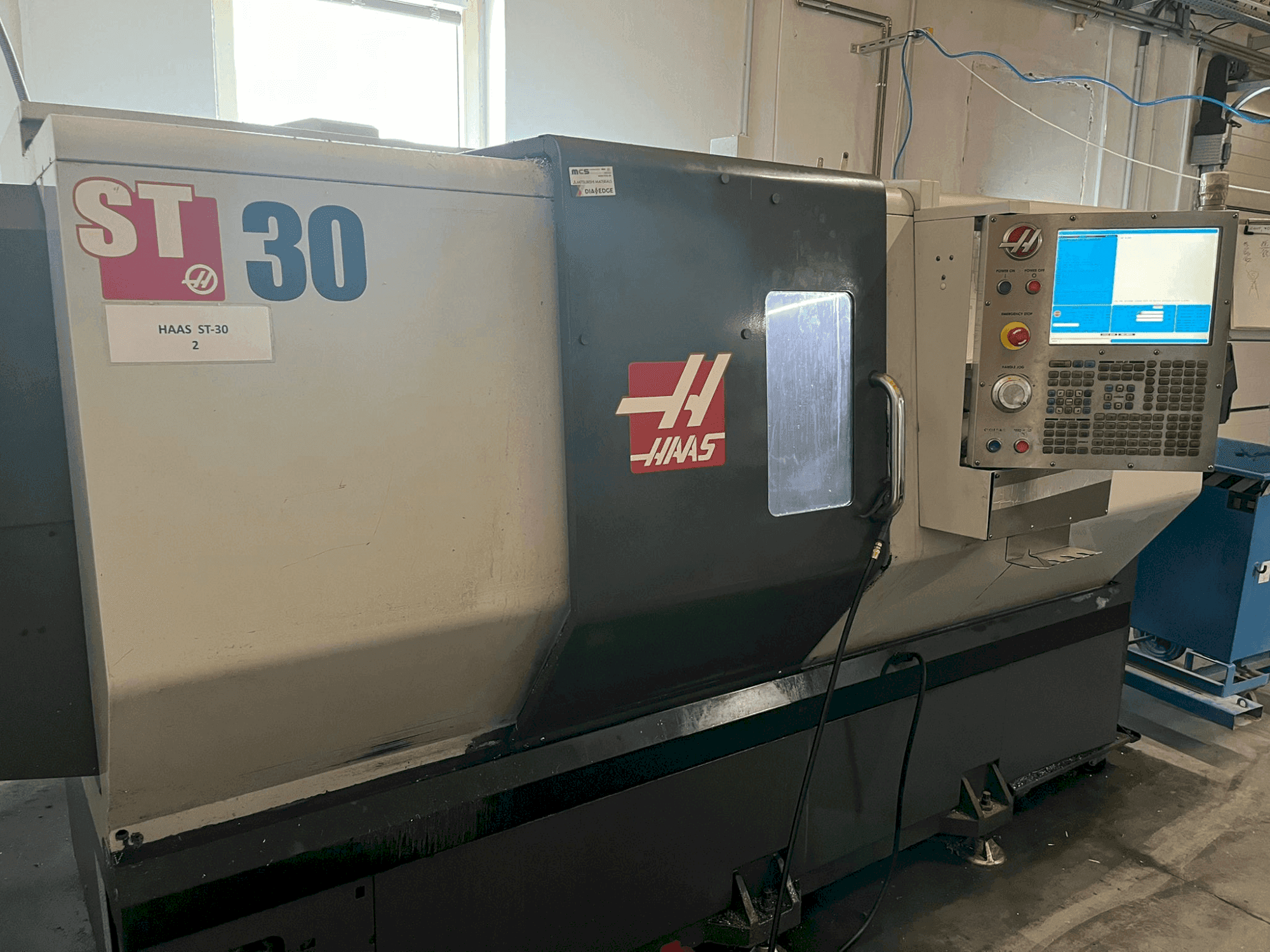 A HAAS ST-30 gép elölnézete