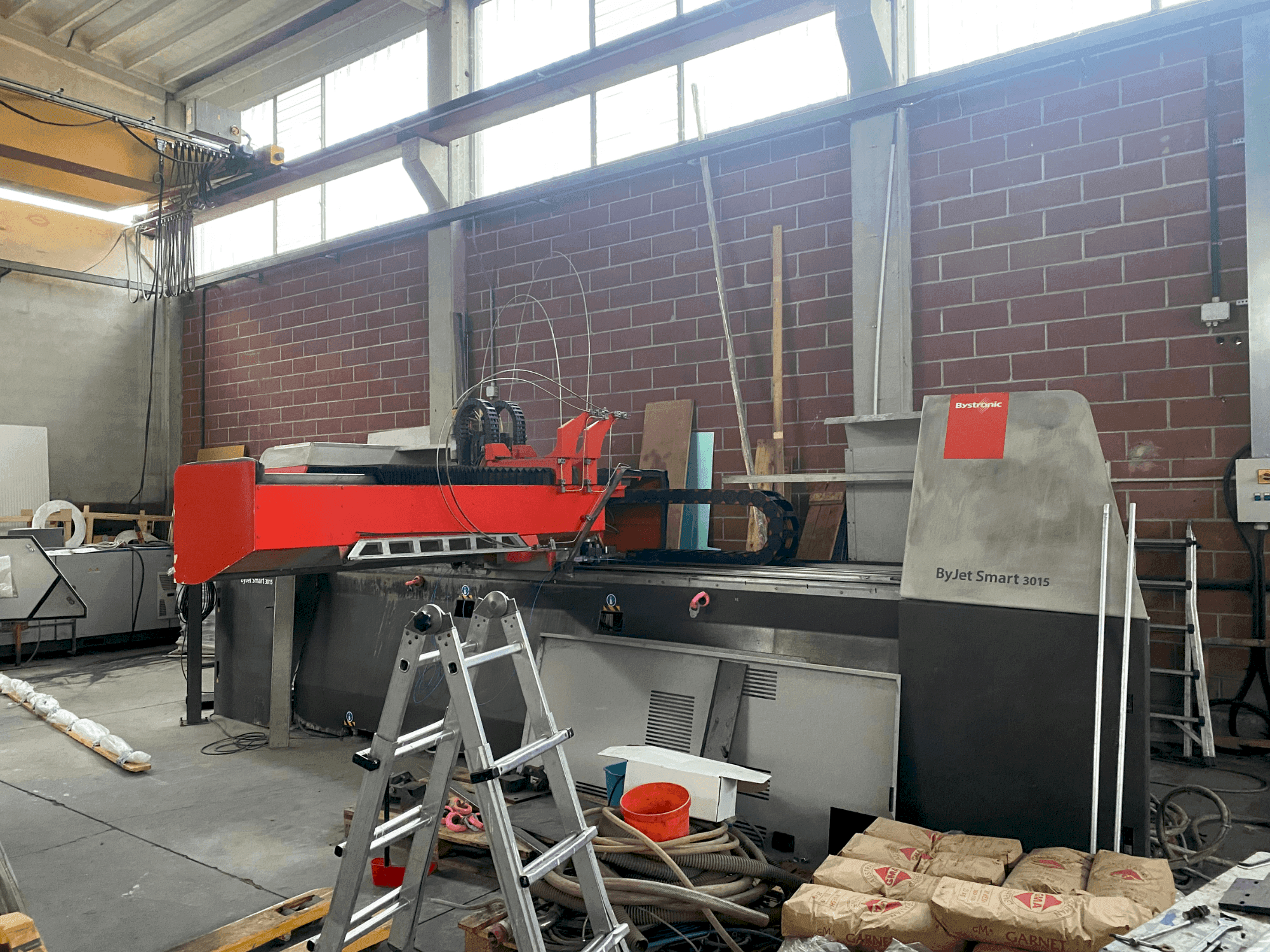 A Bystronic ByJet 3015 gép elölnézete