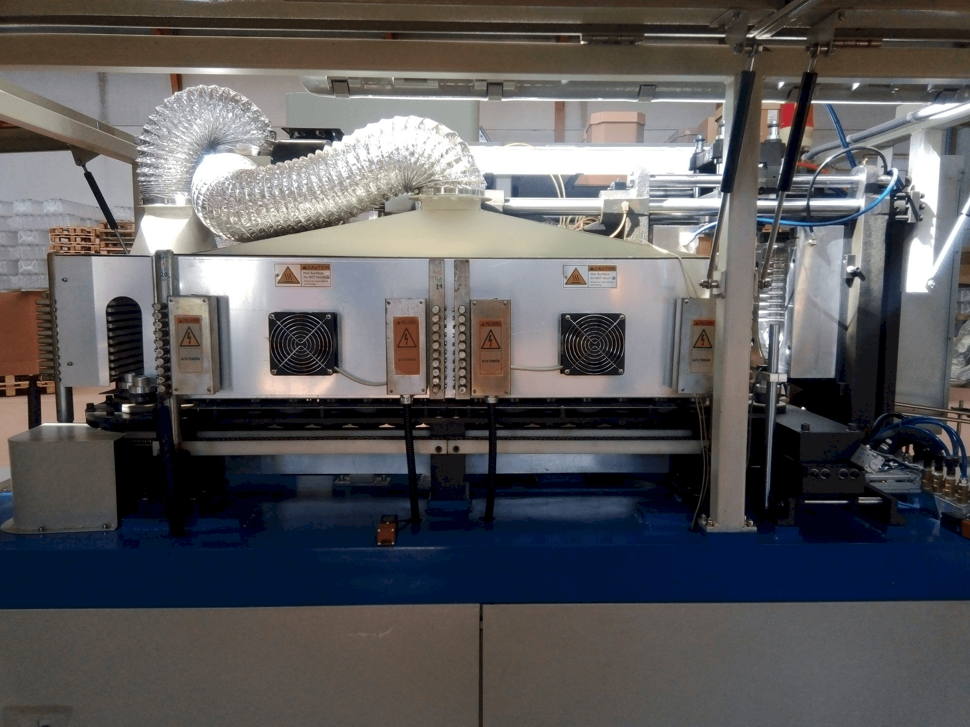 A YANCED YS600 gép elölnézete