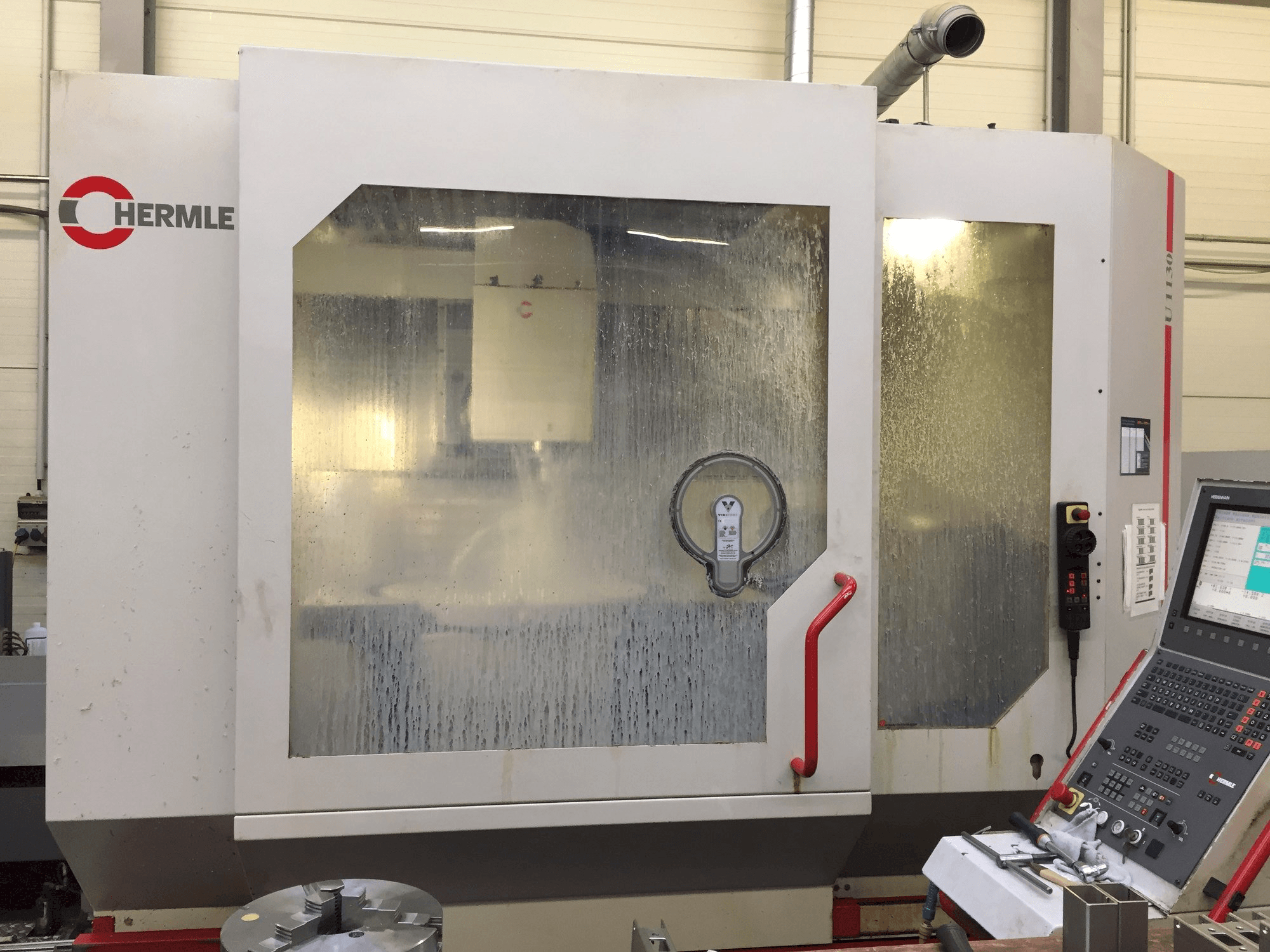 A HERMLE U1130 gép elölnézete