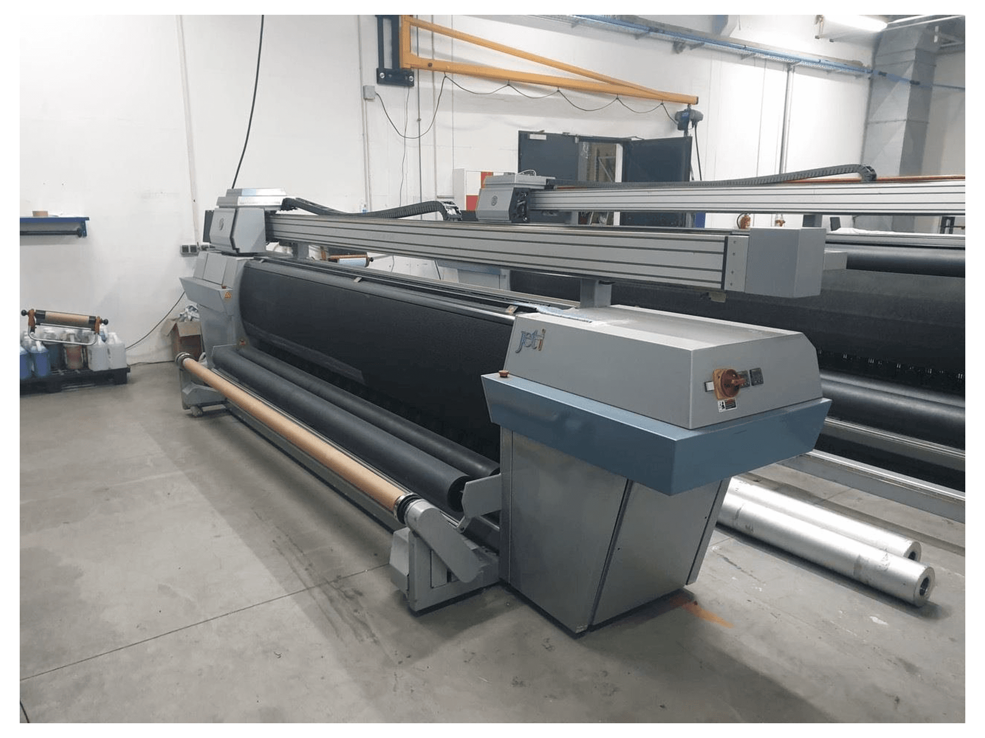 A JETI 3300 gép elölnézete