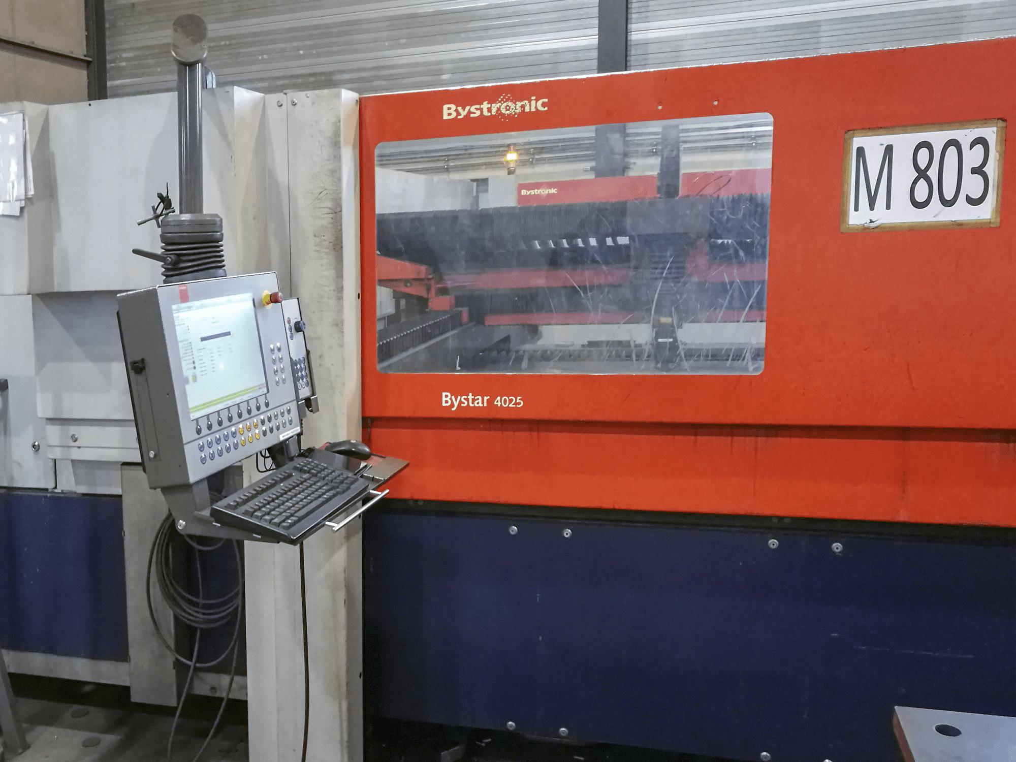 A Bystronic Bystar 4025 NT 80 gép elölnézete