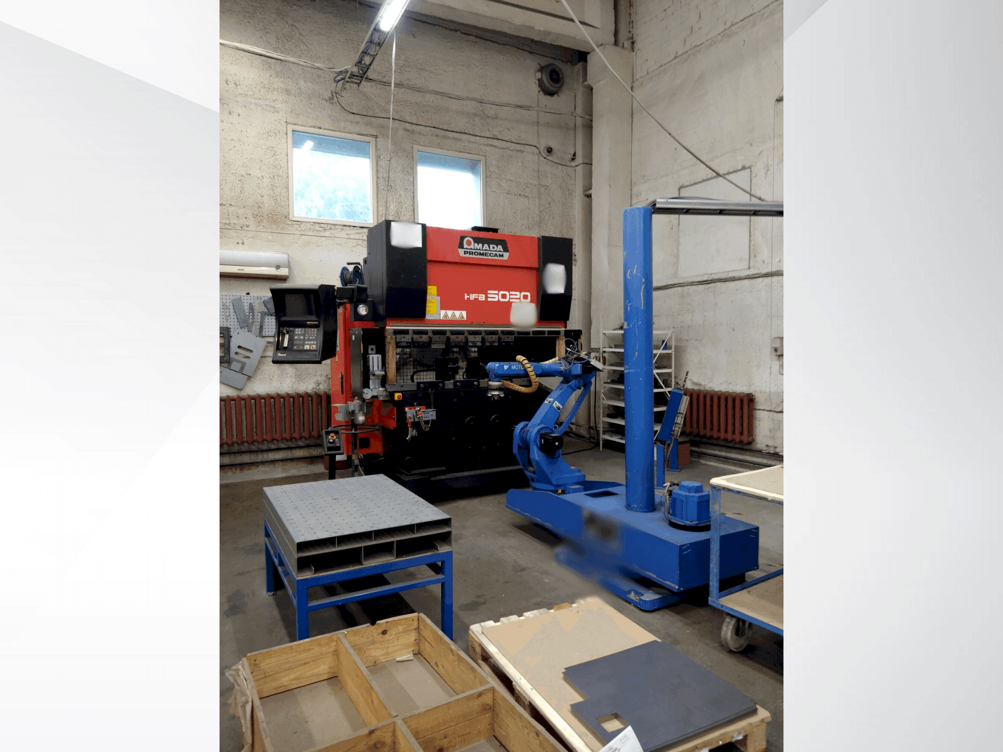 A AMADA HFBO 50 20 gép elölnézete